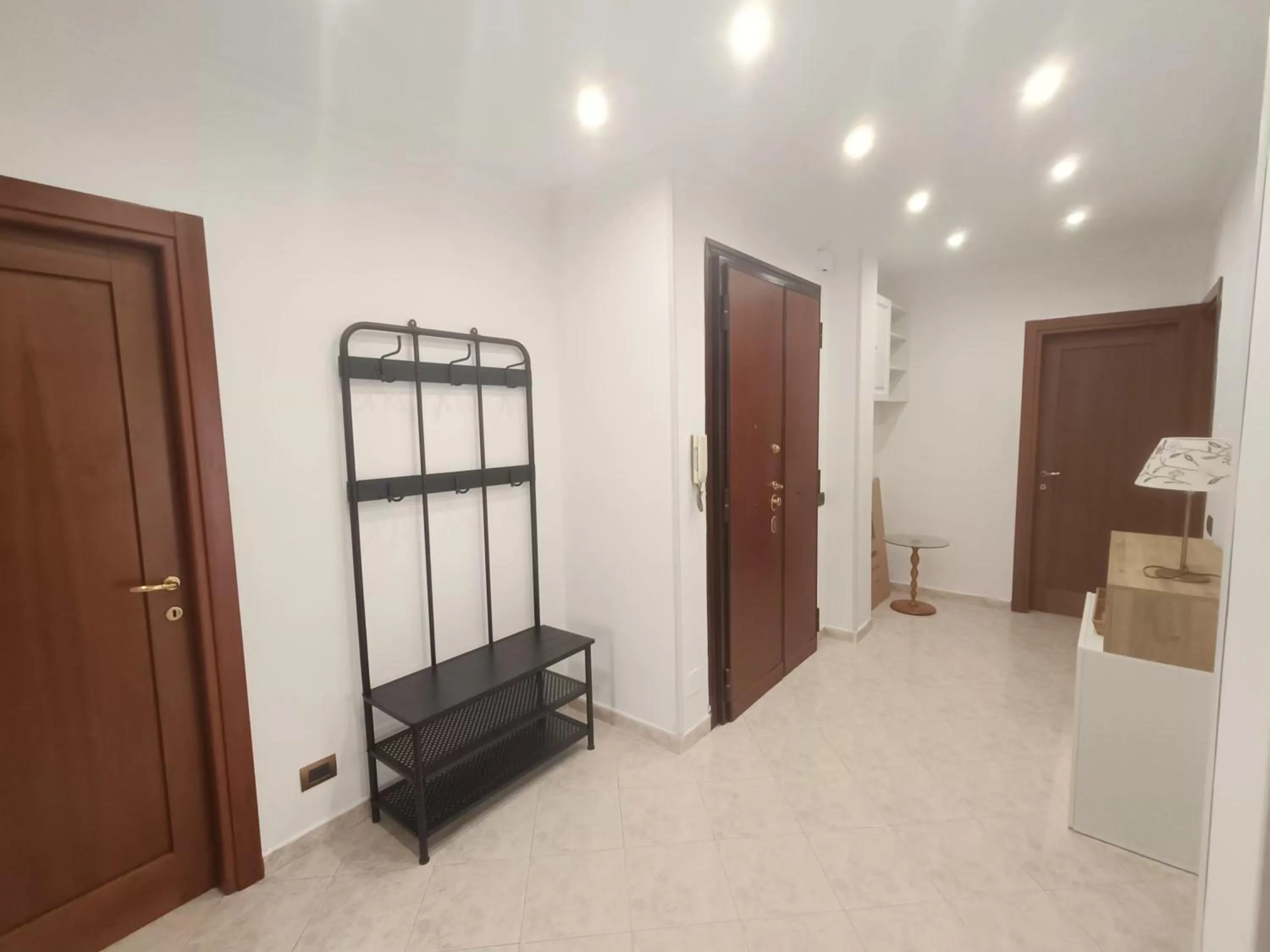 Communal lounge/ TV room, Bed in Tia Tourist Apartment Rome