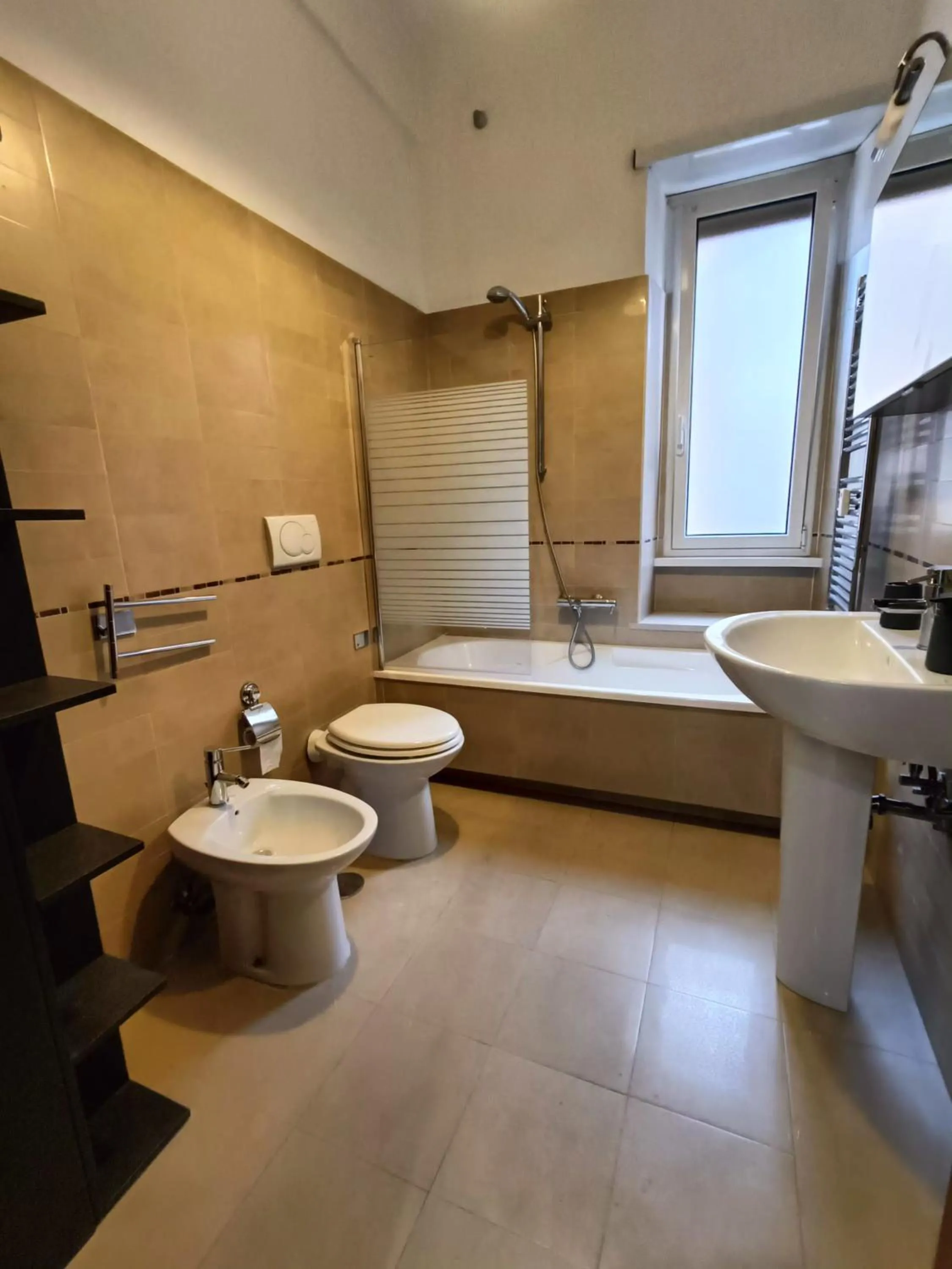 Bathroom in Tia Tourist Apartment Rome