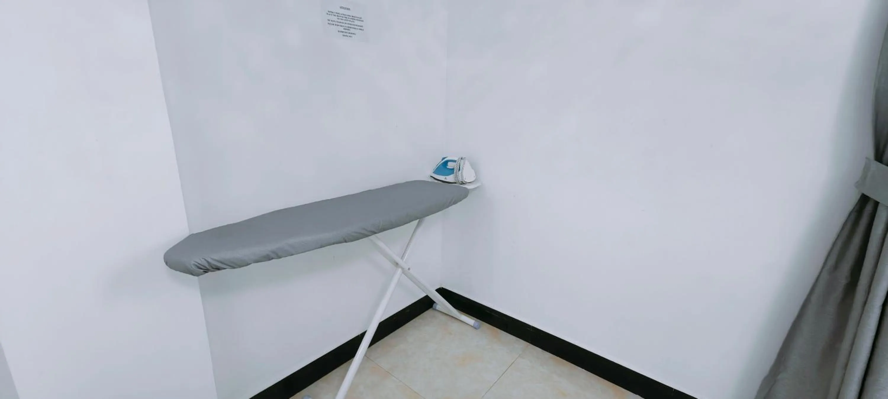 flat iron in Ocean Breeze Apartment Hotel