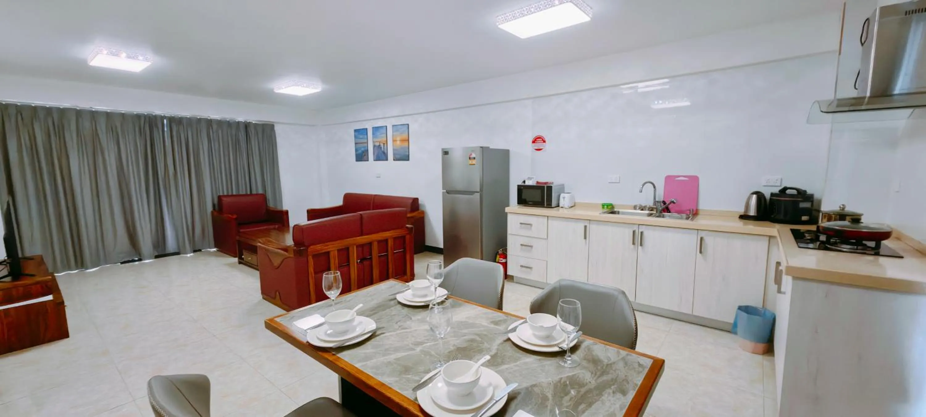 Living room in Ocean Breeze Apartment Hotel