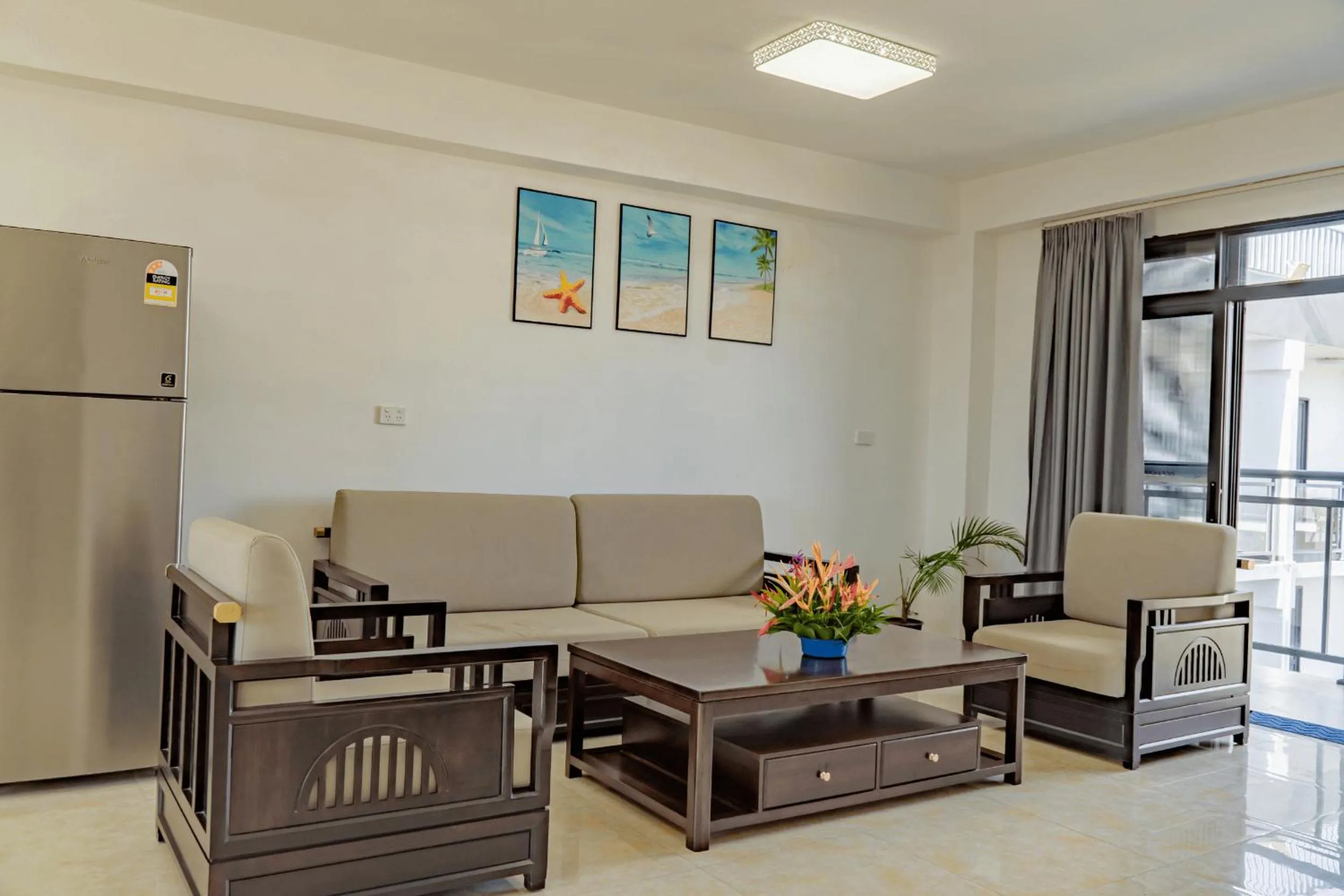 Living room in Ocean Breeze Apartment Hotel