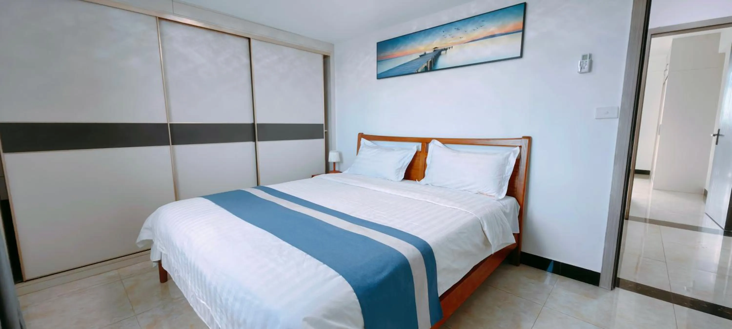 Bedroom, Bed in Ocean Breeze Apartment Hotel