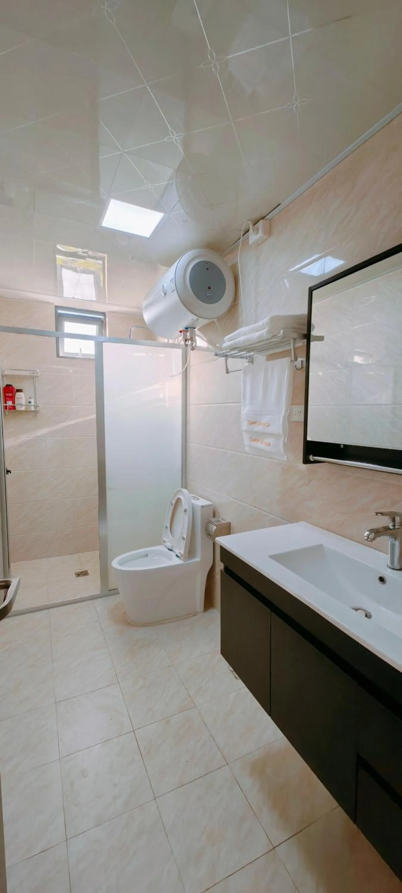 Bathroom in Ocean Breeze Apartment Hotel