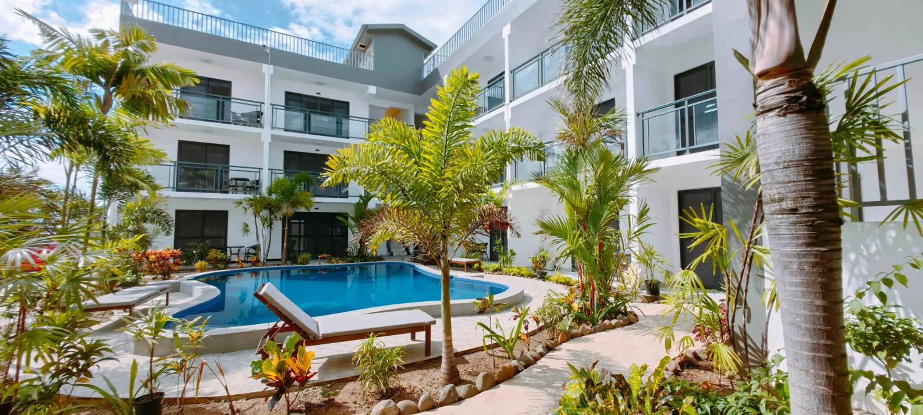 Property building in Ocean Breeze Apartment Hotel