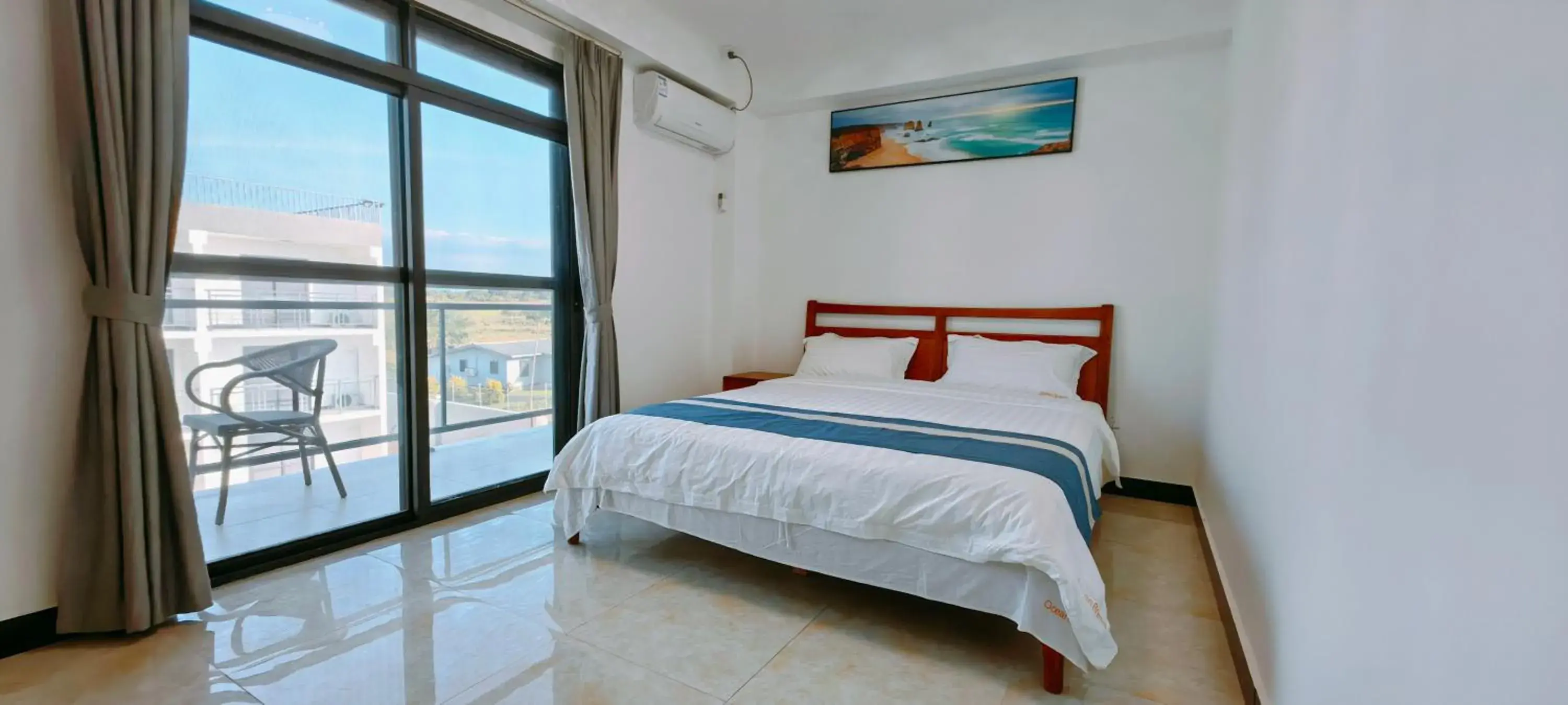 Bed in Ocean Breeze Apartment Hotel Bed in Ocean Breeze Apartment Hotel