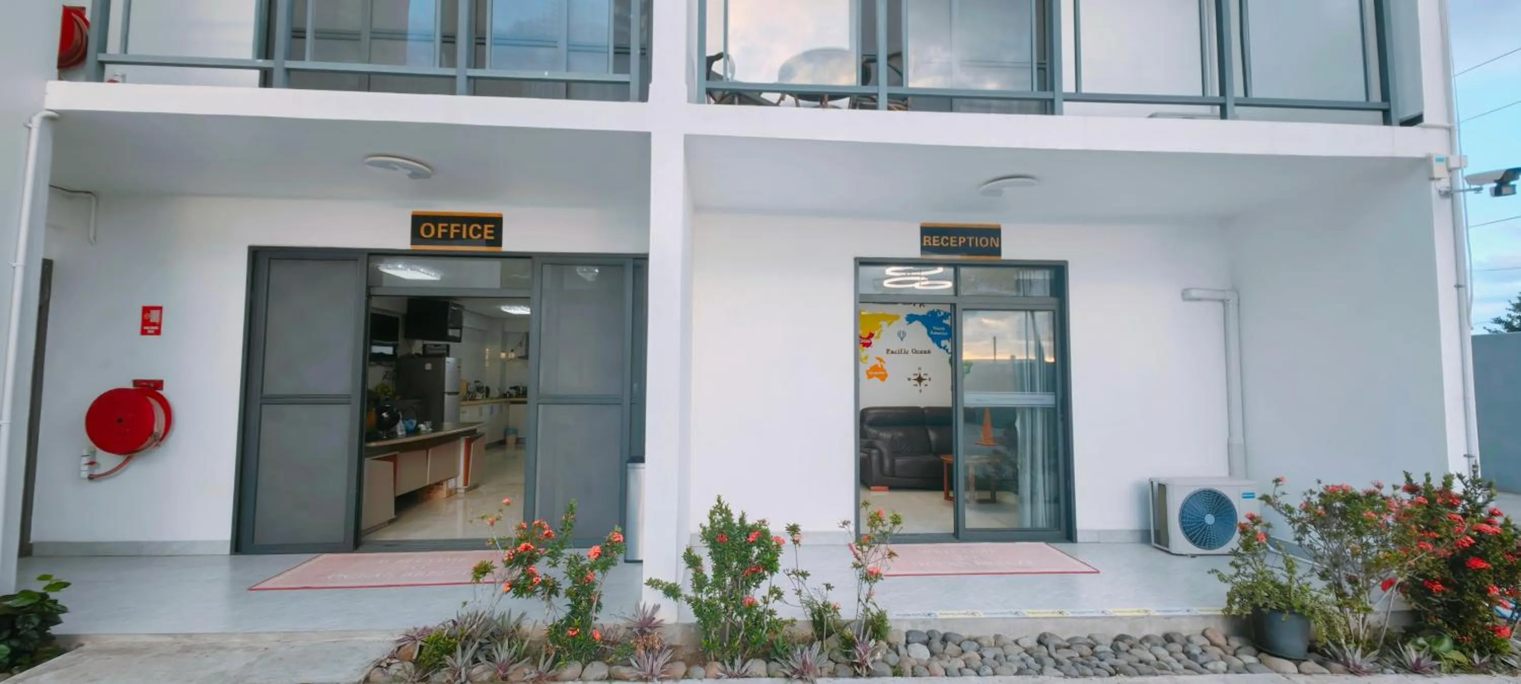 Lobby or reception in Ocean Breeze Apartment Hotel