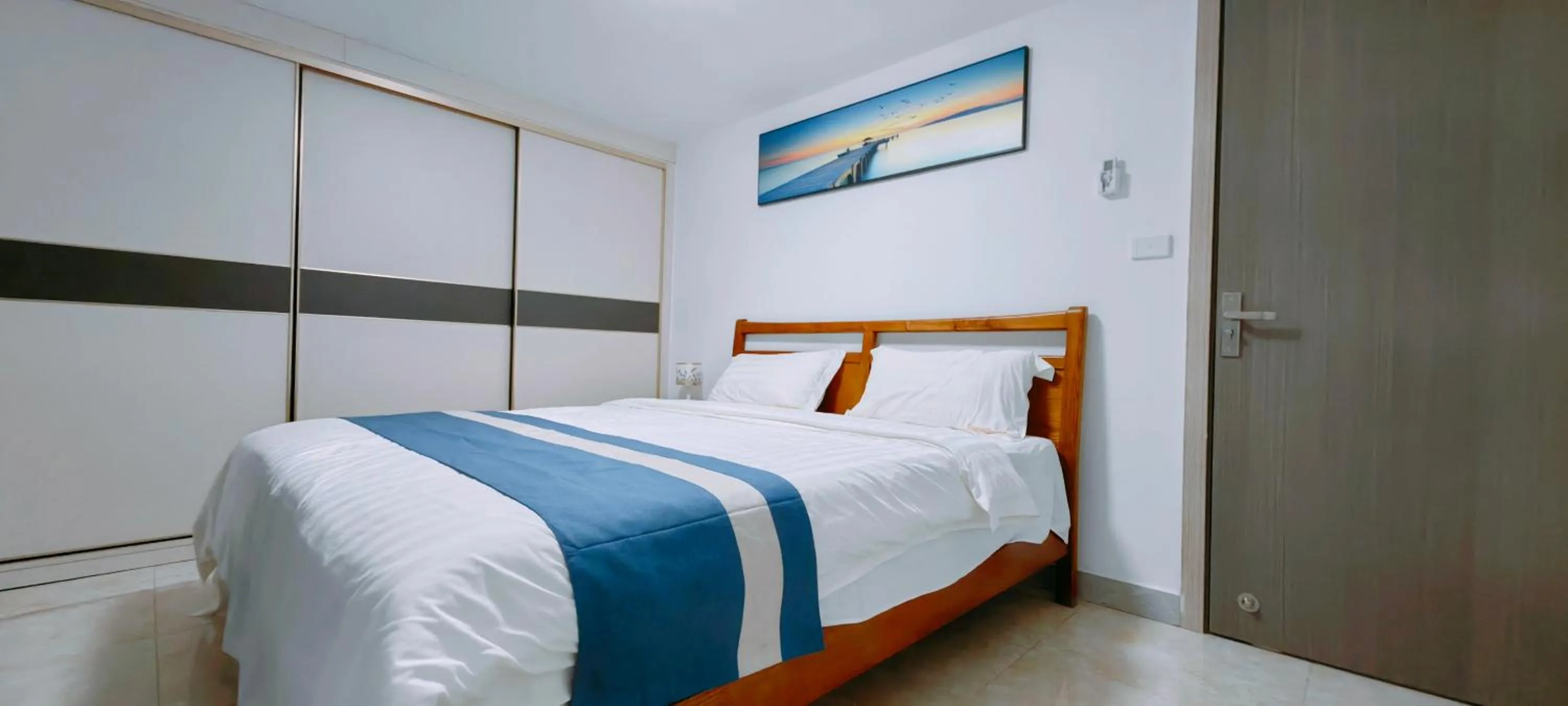 Bed in Ocean Breeze Apartment Hotel
