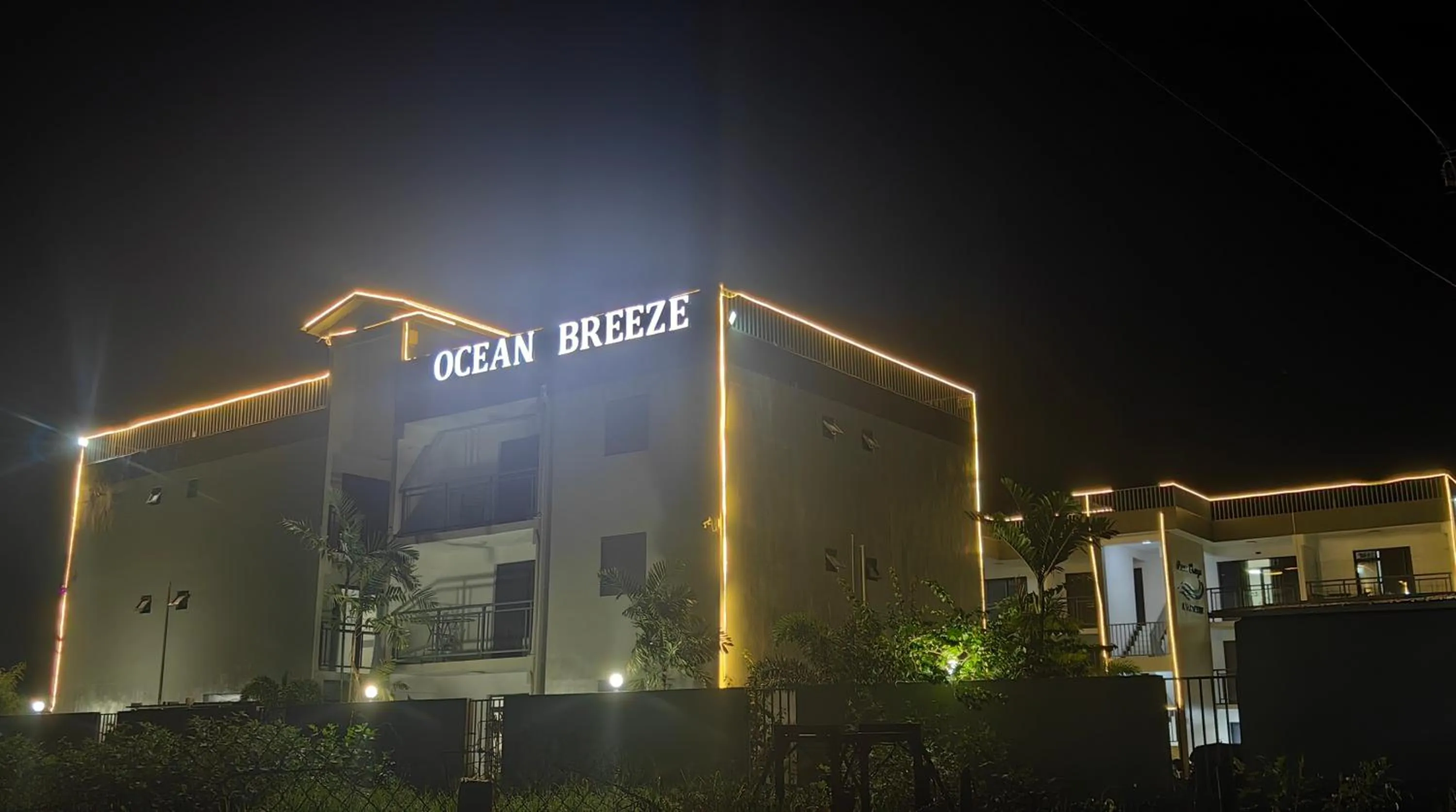 Property building in Ocean Breeze Apartment Hotel