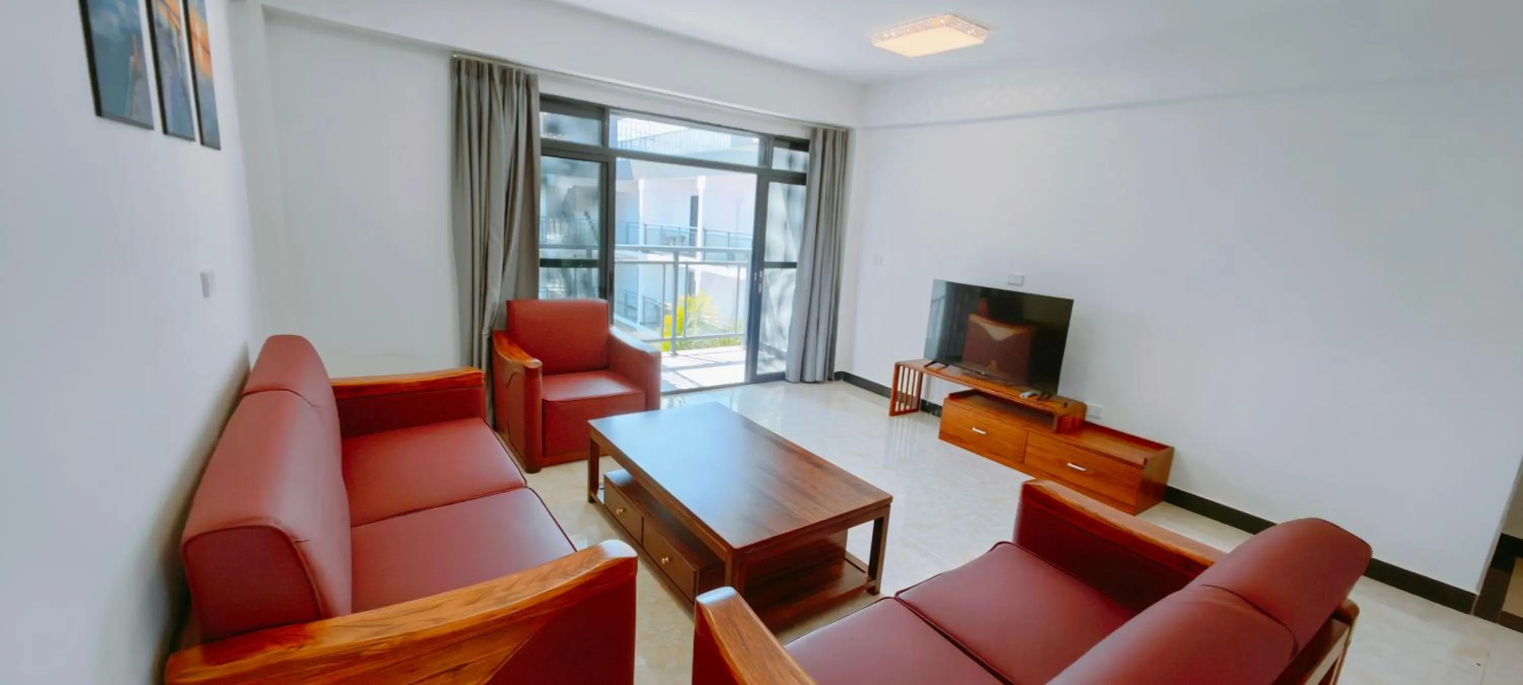 Communal lounge/ TV room in Ocean Breeze Apartment Hotel