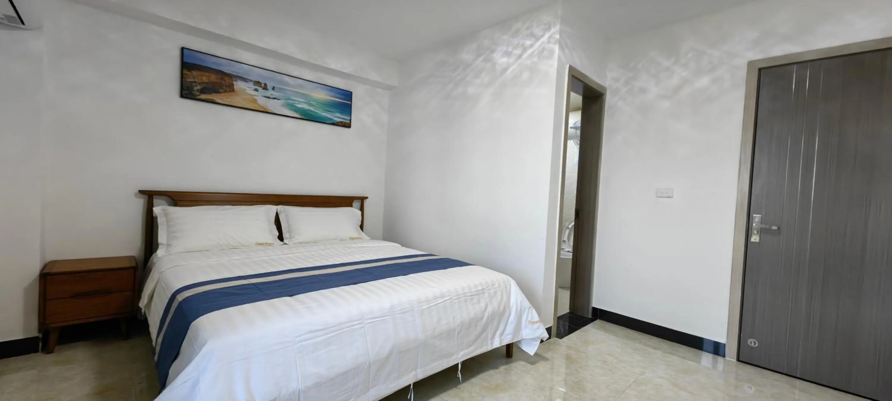 Bedroom, Bed in Ocean Breeze Apartment Hotel