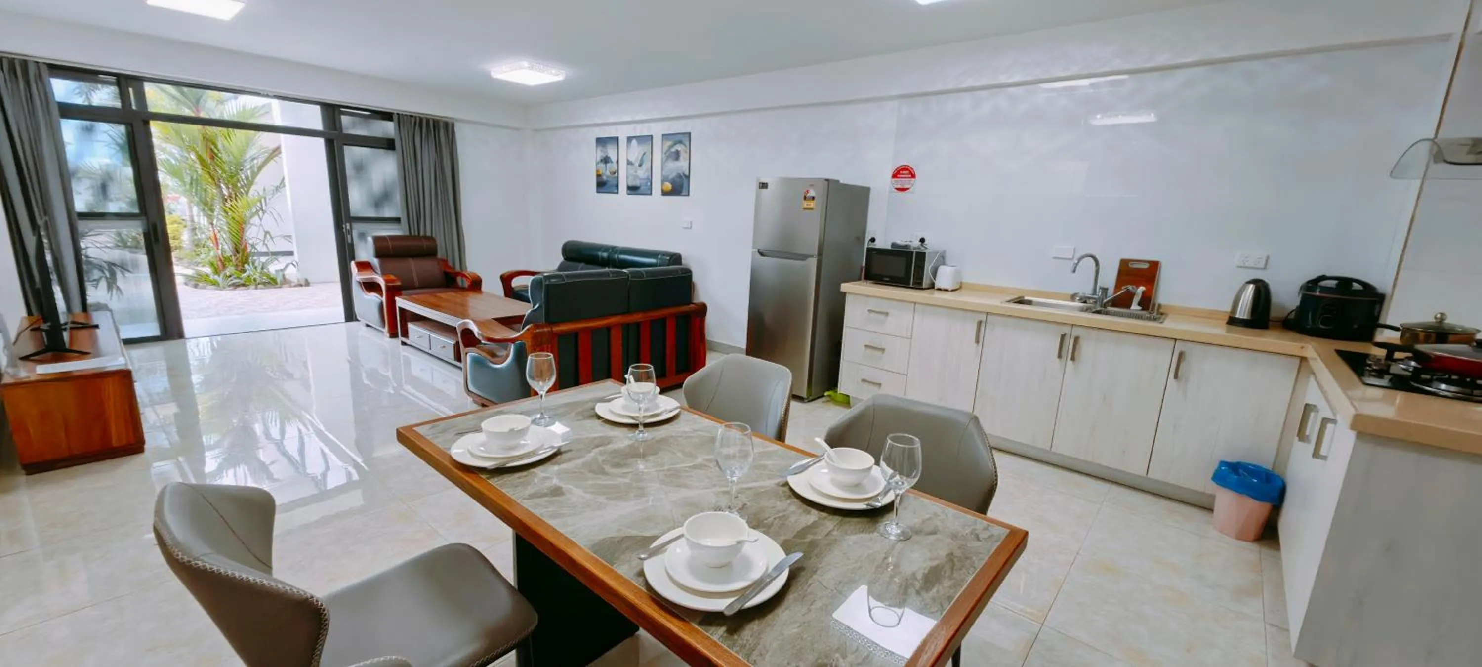 Kitchen or kitchenette in Ocean Breeze Apartment Hotel