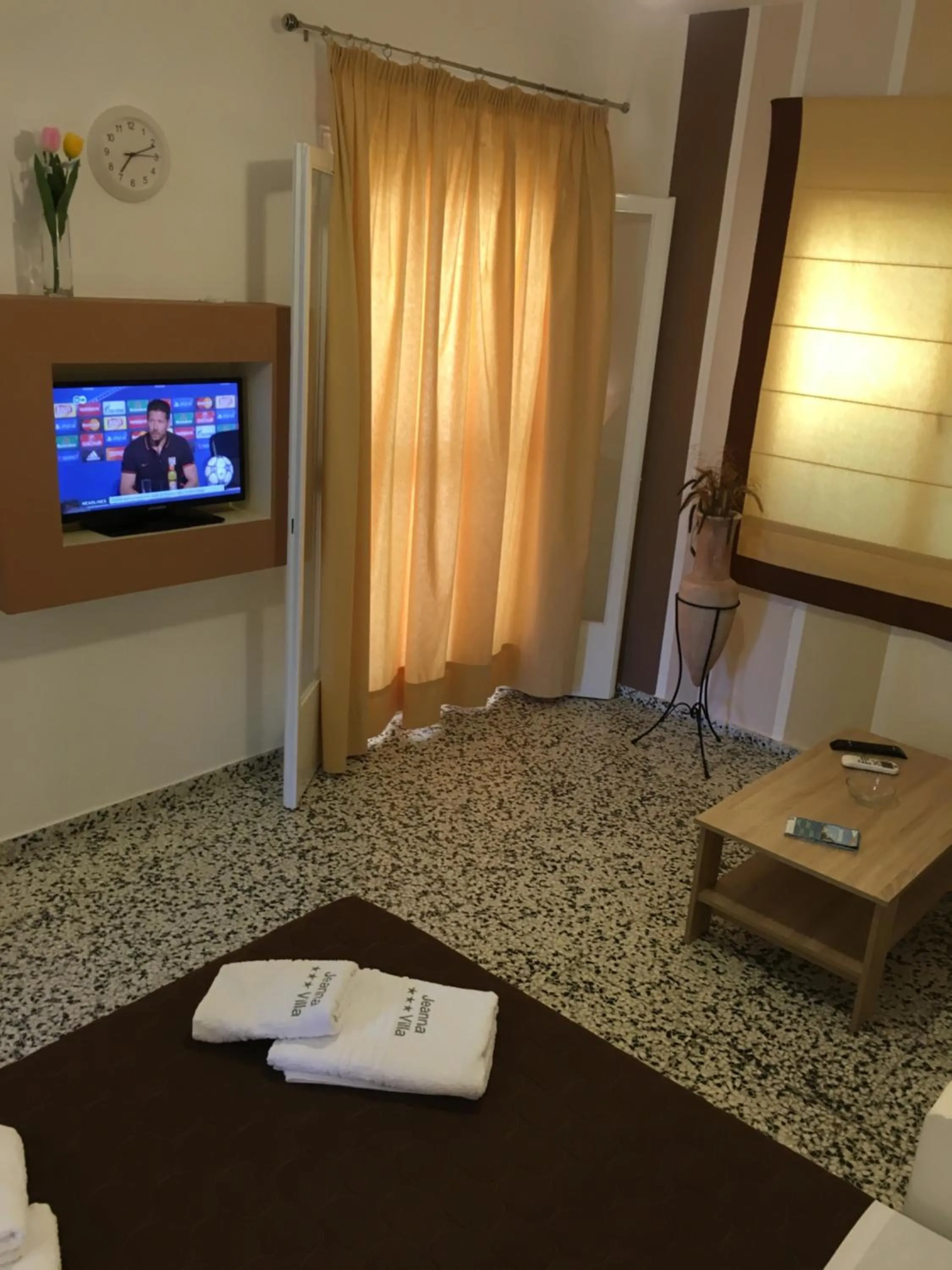 TV and multimedia, Bed in Villa Jeanna