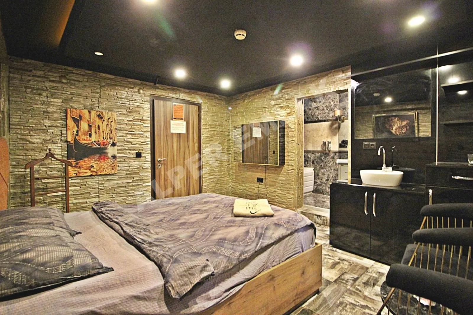 Bedroom in Elegant House Otel