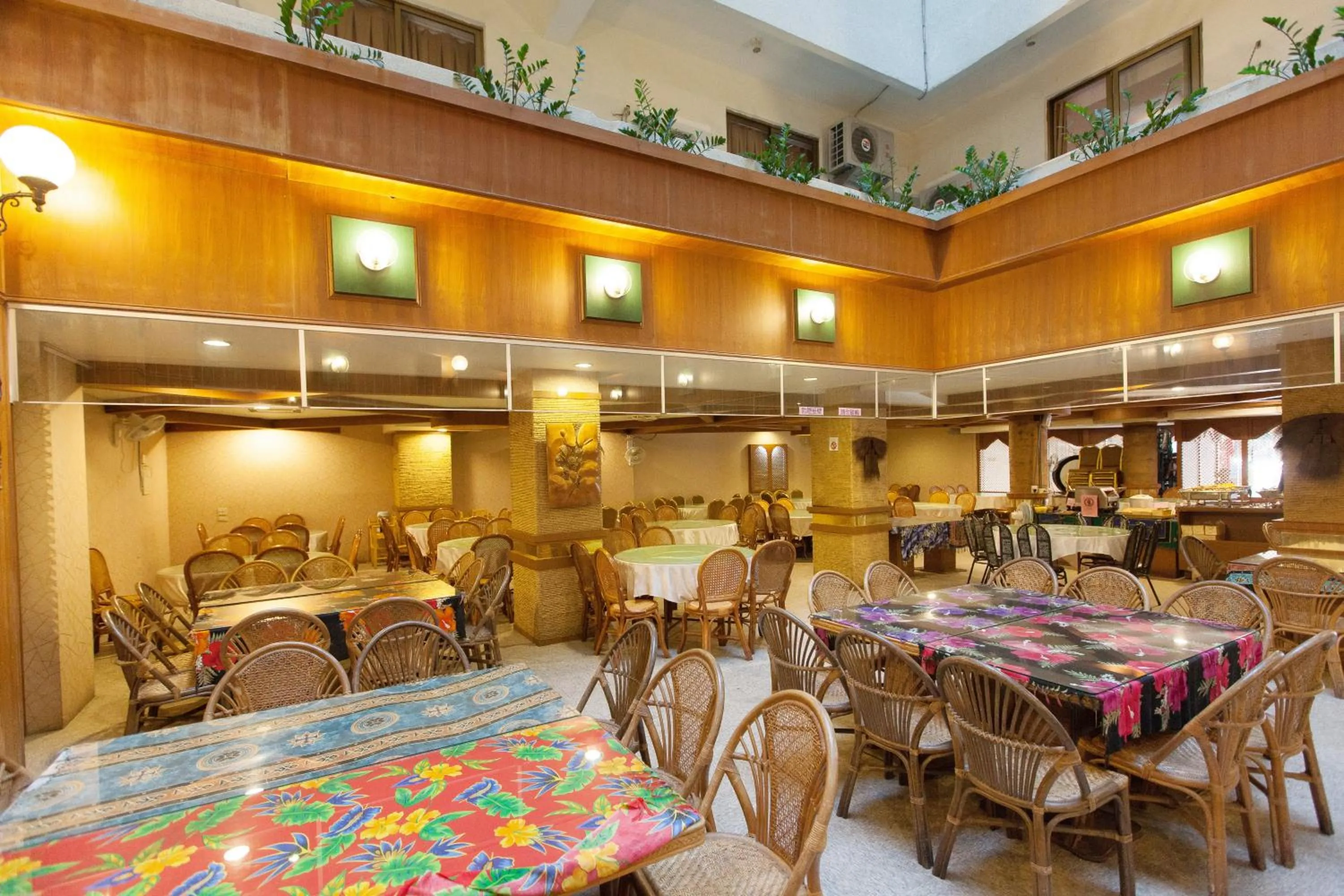 Restaurant/places to eat in Yawan Hotel