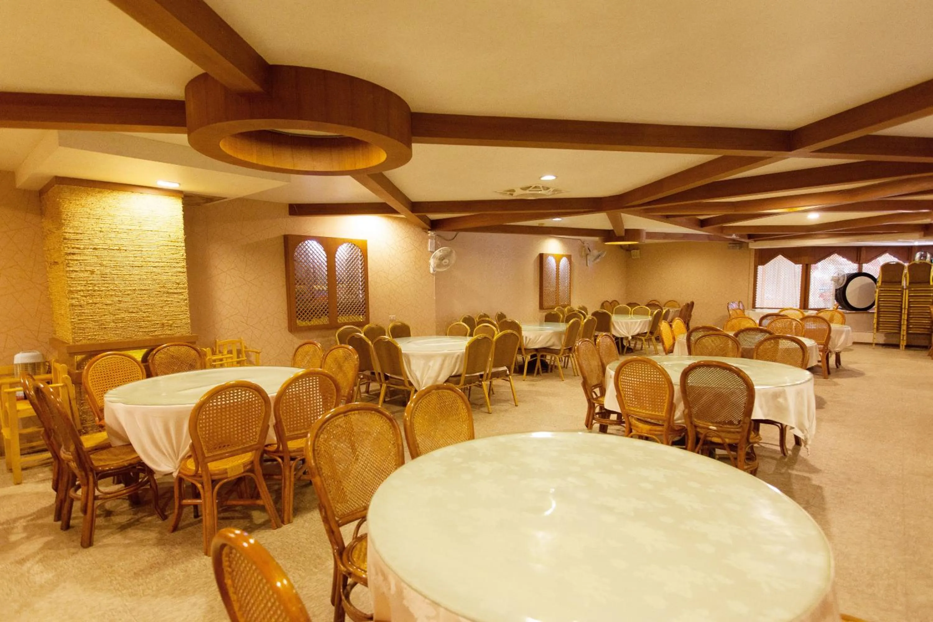 Restaurant/places to eat in Yawan Hotel