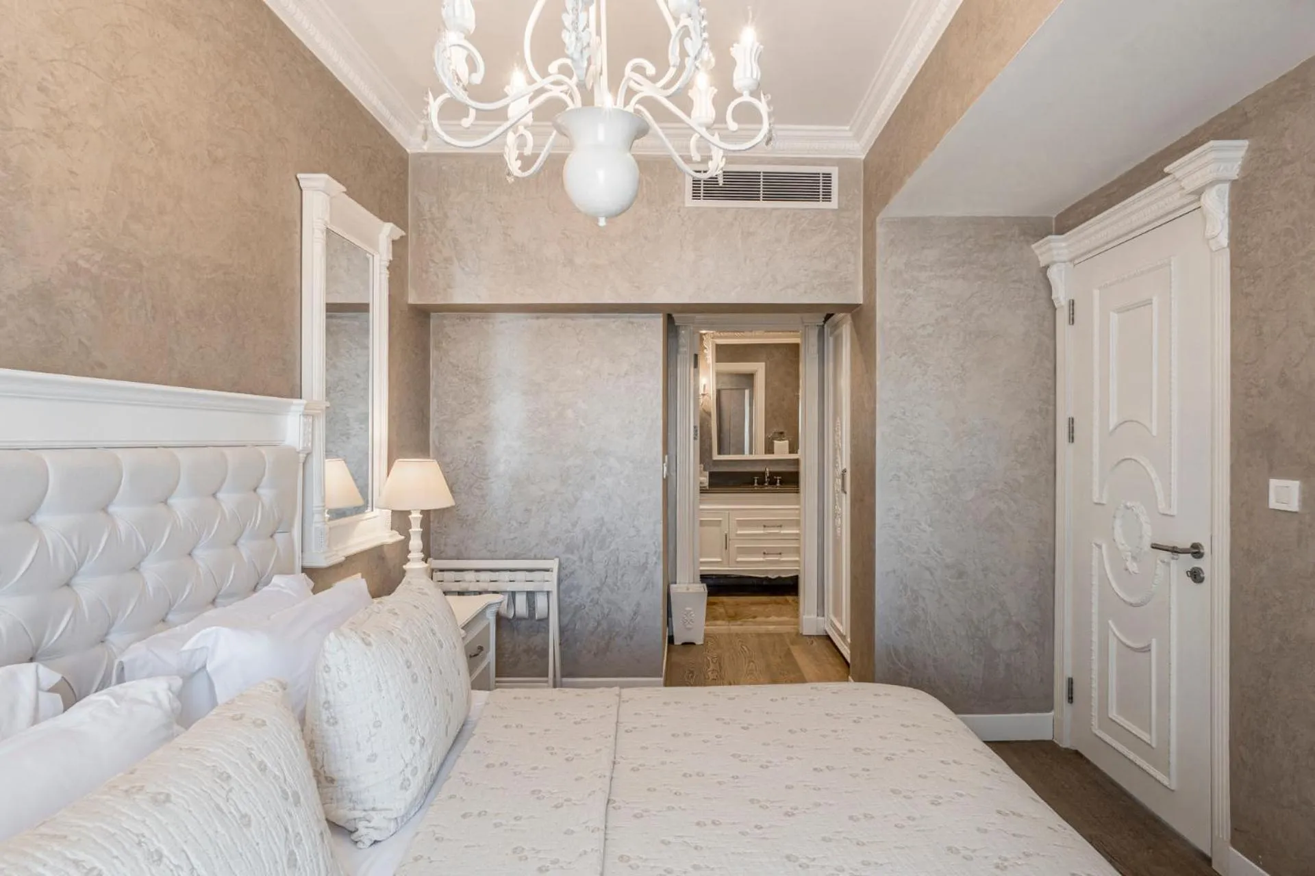 Bed in Ena Boutique Hotel & Residences