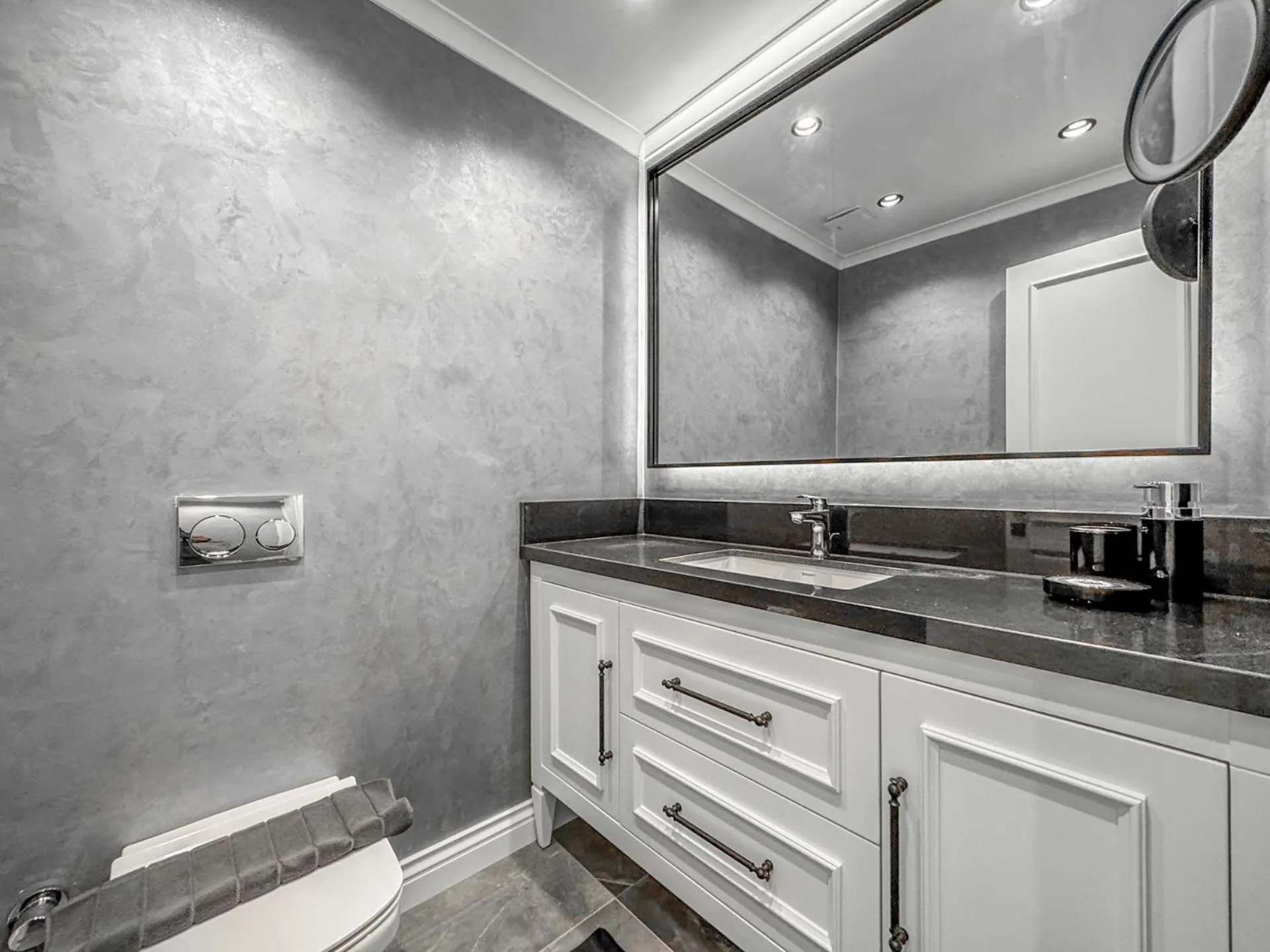 Ena Boutique Hotel & Residences