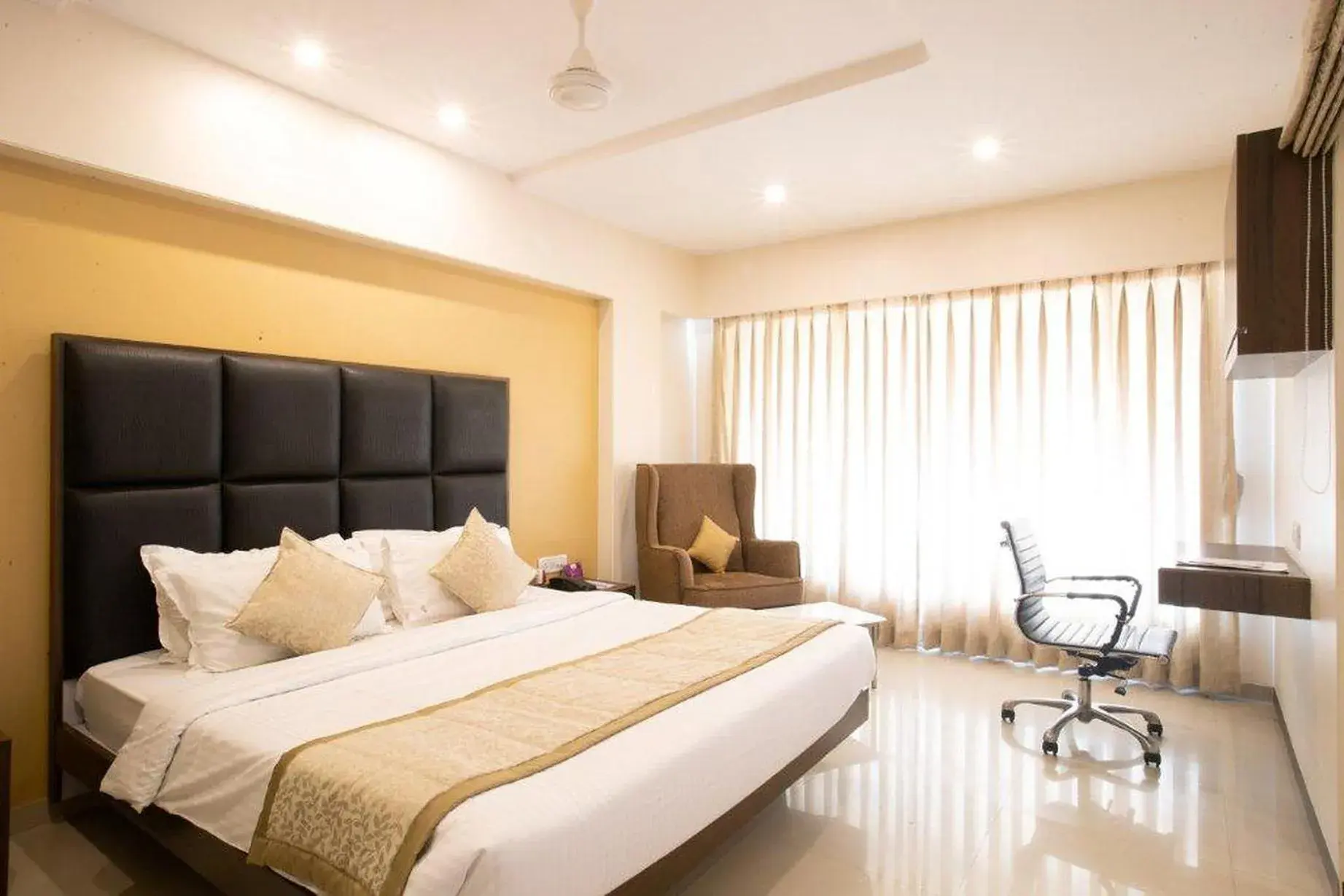 Photo of the whole room, Bed in VITS Shalimar, Ankleshwar Photo of the whole room, Bed in VITS Shalimar, Ankleshwar