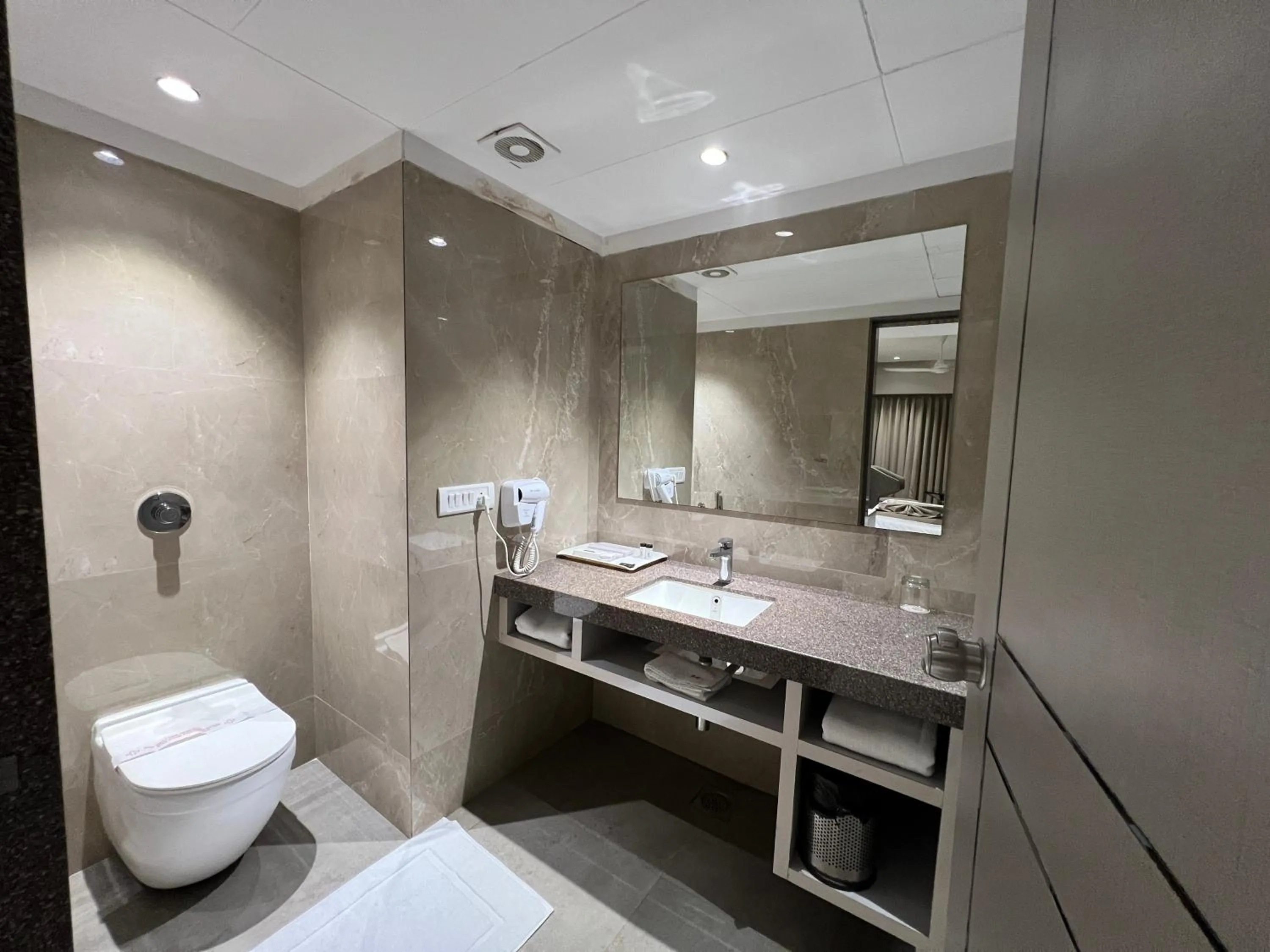 Bathroom in VITS Shalimar, Ankleshwar