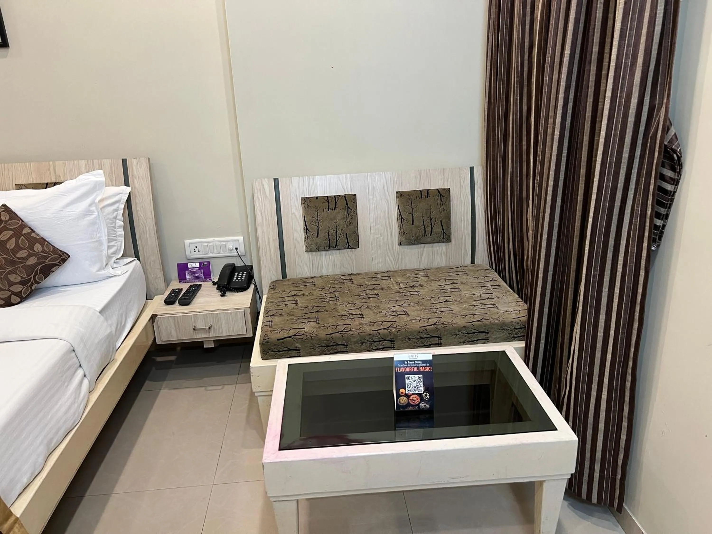 Bedroom, Bed in VITS Shalimar, Ankleshwar