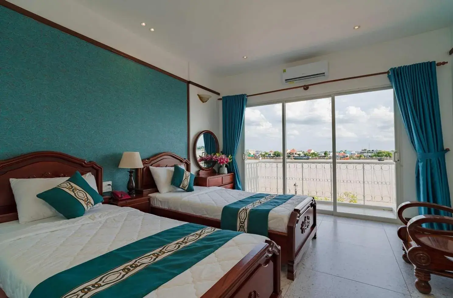 Bed in CHUONG DUONG HOTEL Bed in CHUONG DUONG HOTEL