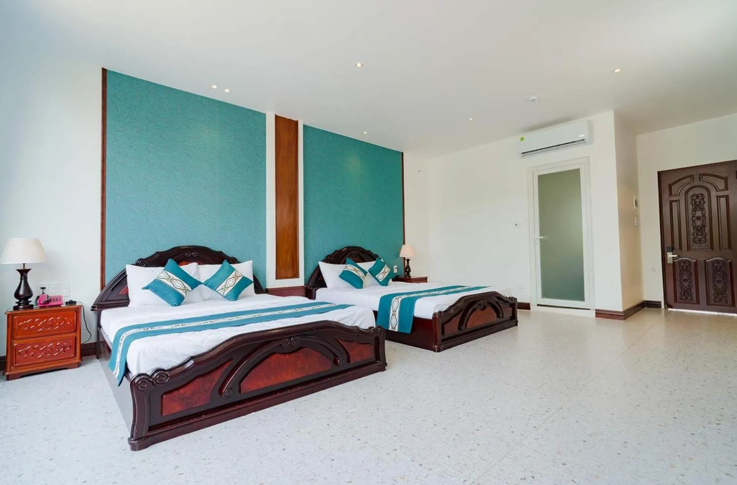 Bed in CHUONG DUONG HOTEL