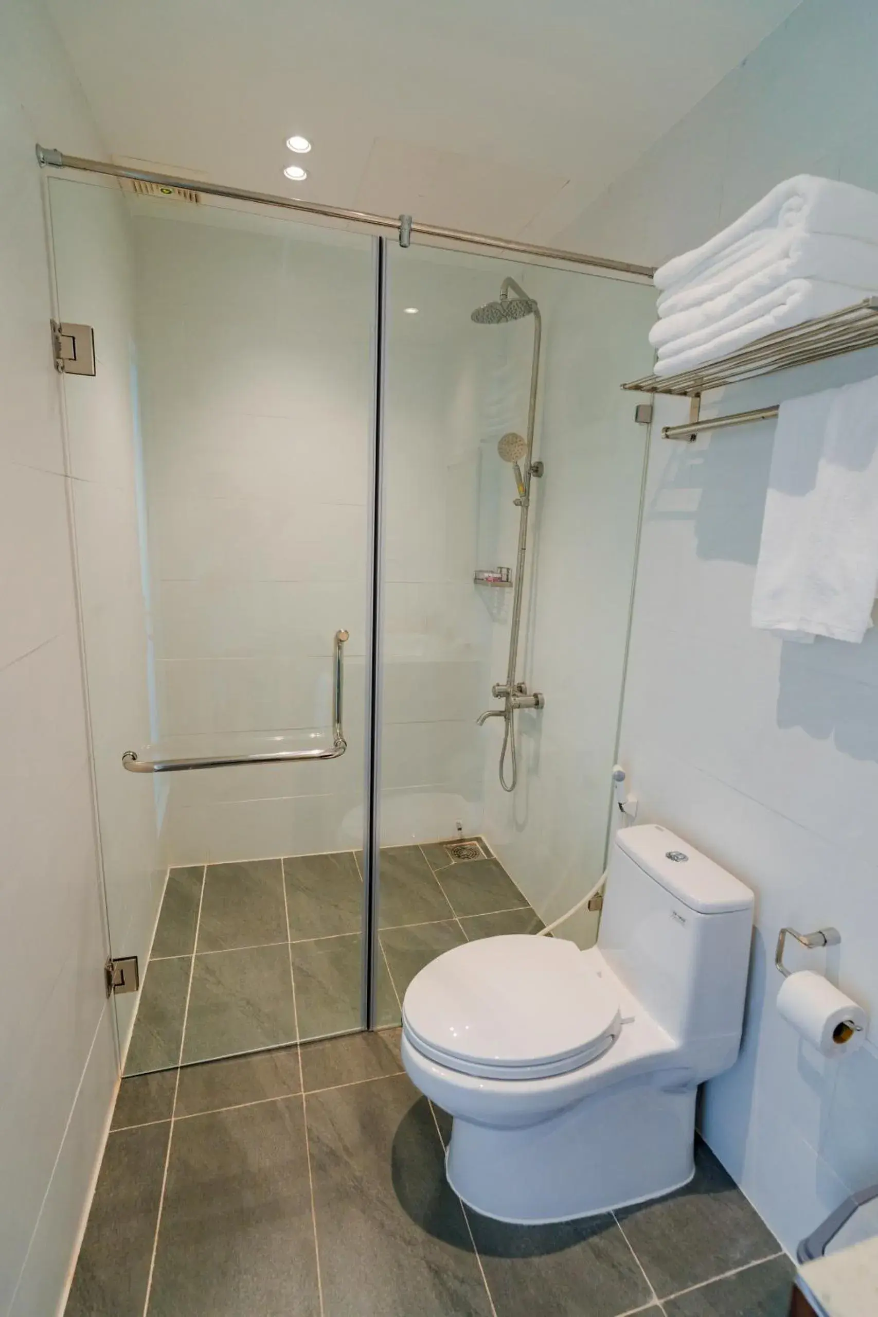 Toilet in CHUONG DUONG HOTEL Toilet in CHUONG DUONG HOTEL