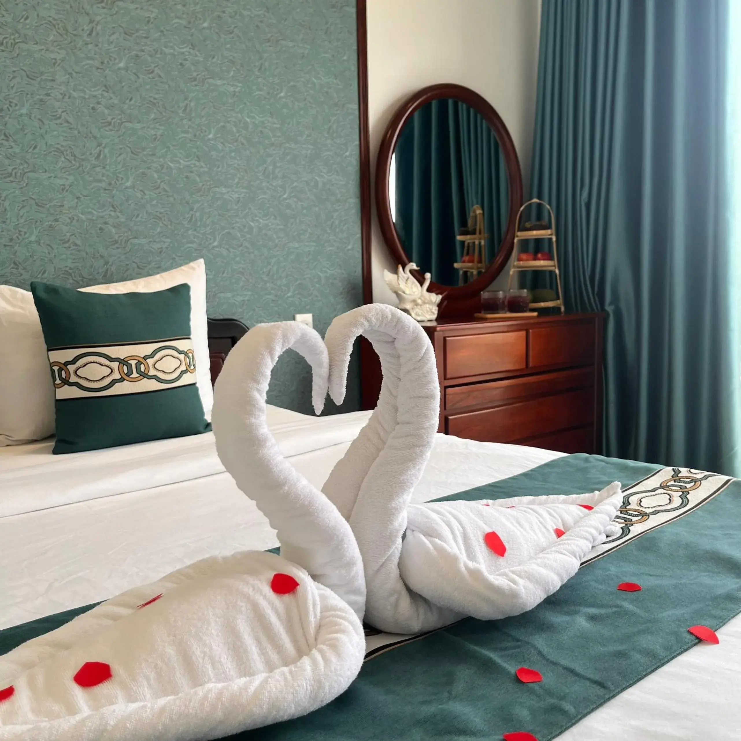 Bed in CHUONG DUONG HOTEL Bed in CHUONG DUONG HOTEL