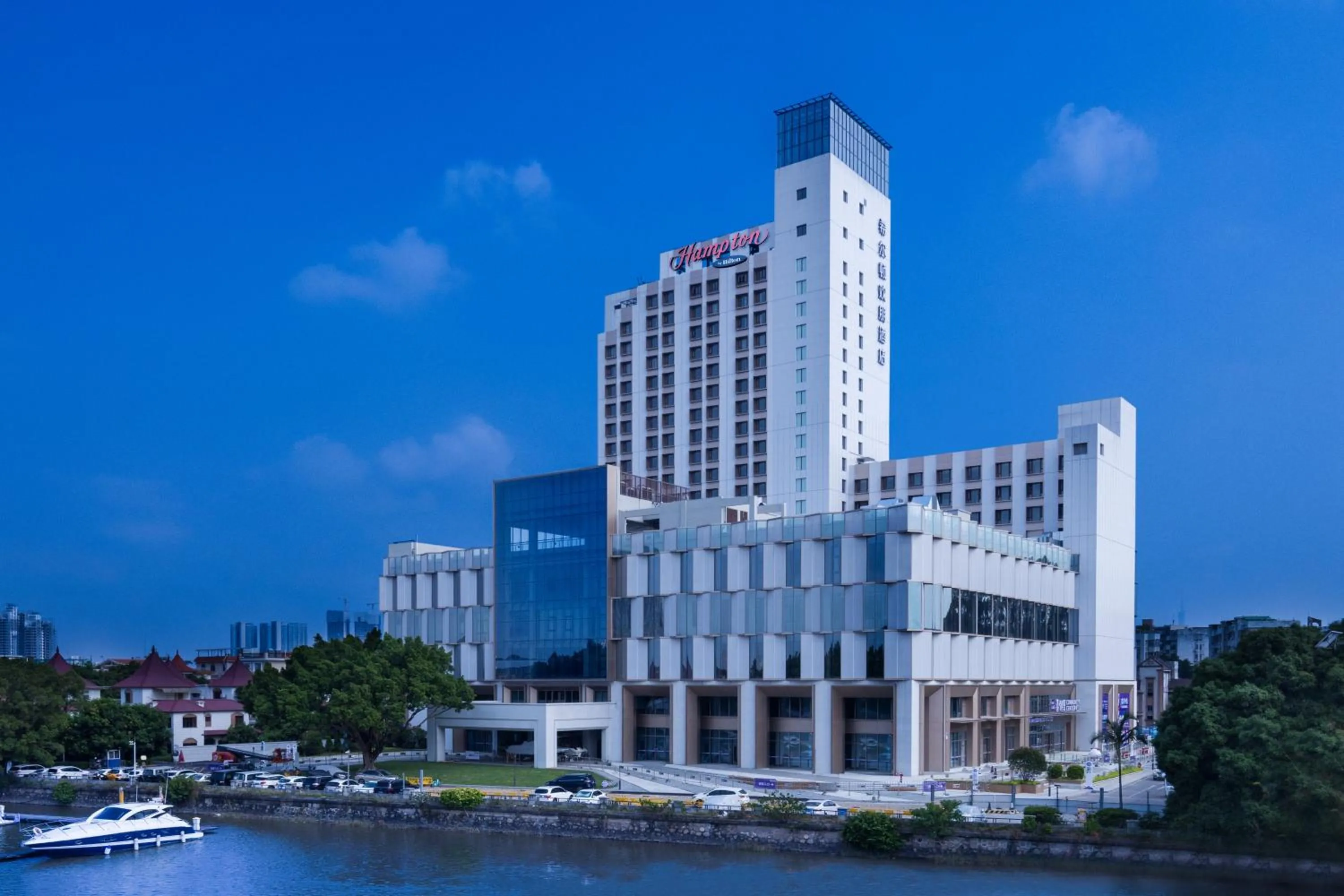 Property building in Hampton by Hilton Guangzhou Luoxi