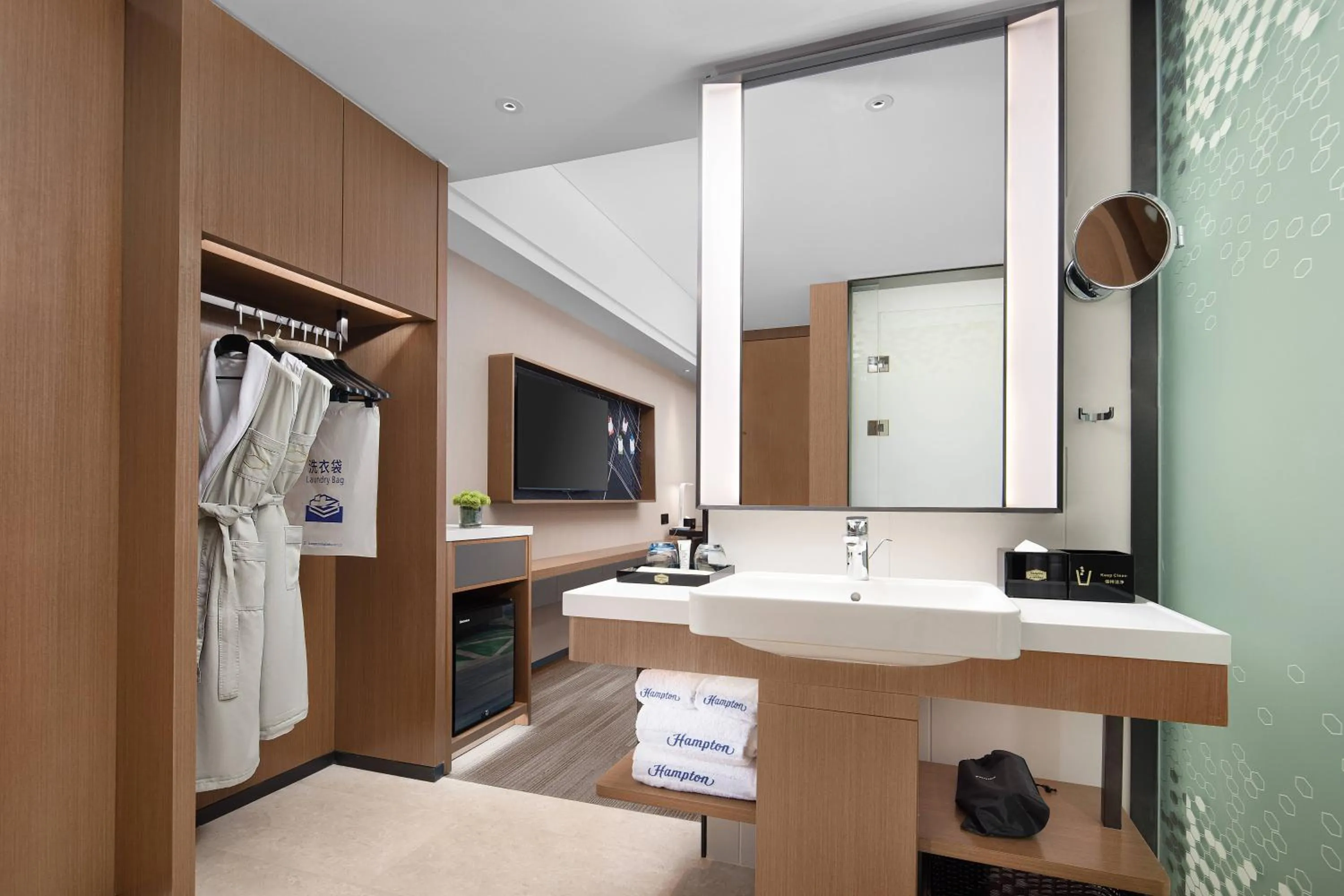 Bathroom in Hampton by Hilton Guangzhou Luoxi