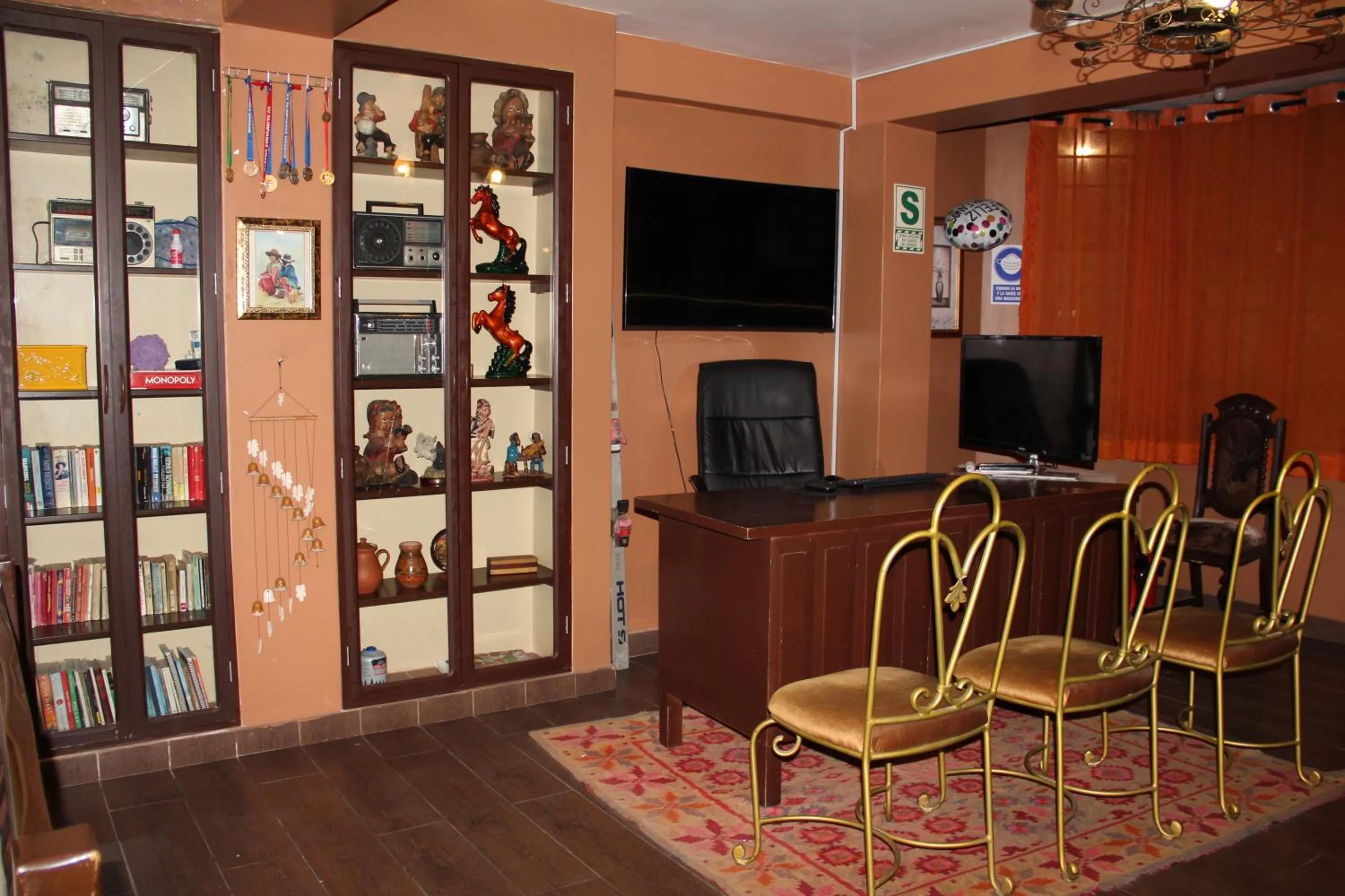 Seating area in Hotel de Turistas Huaraz