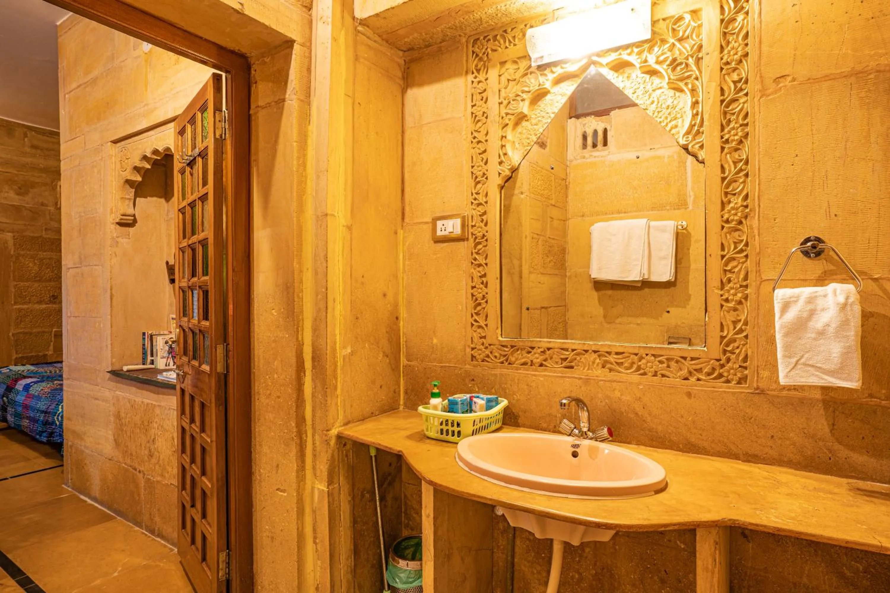 Shower in Hotel Garh Jaisal Haveli