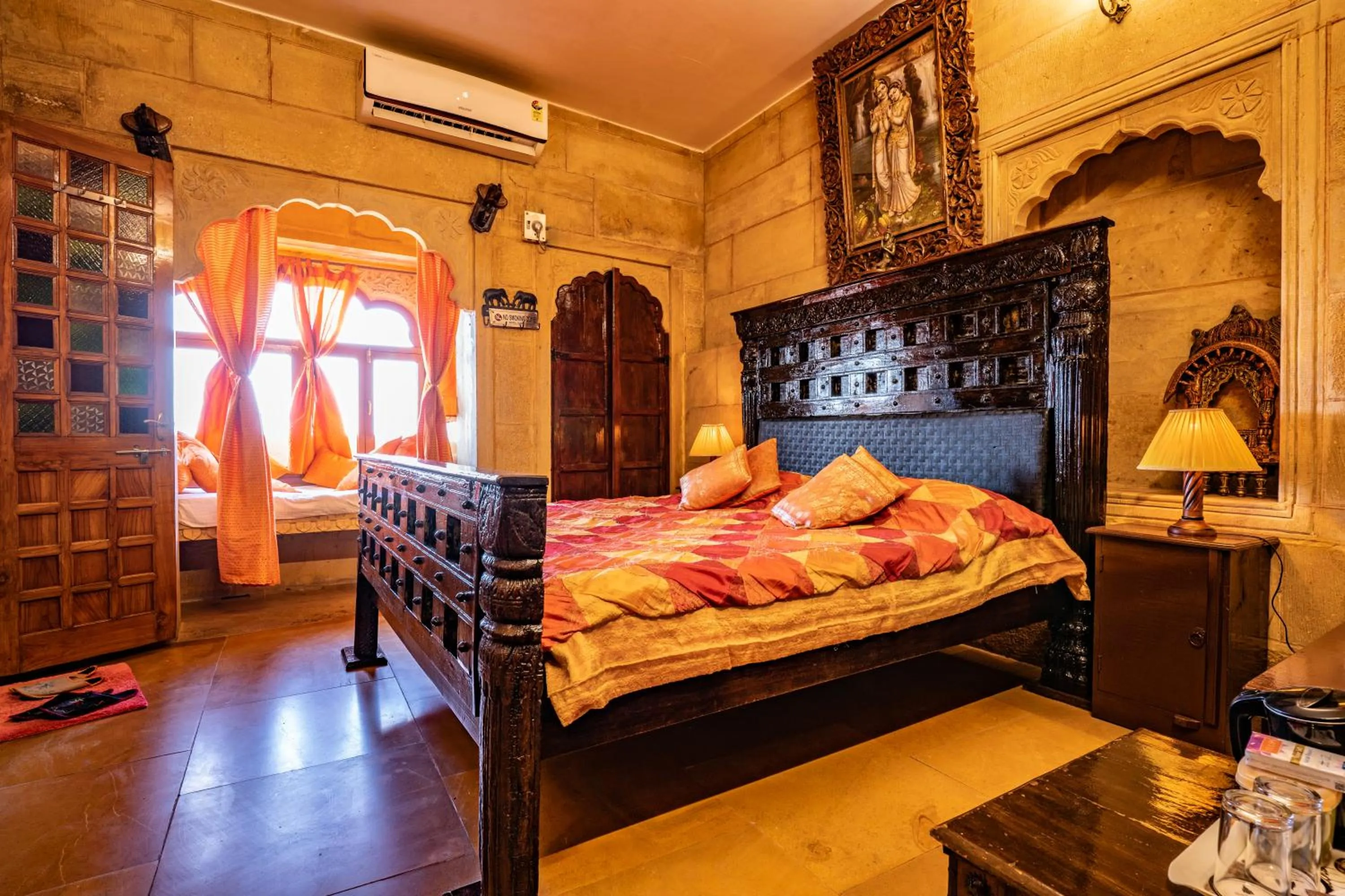 Bed in Hotel Garh Jaisal Haveli