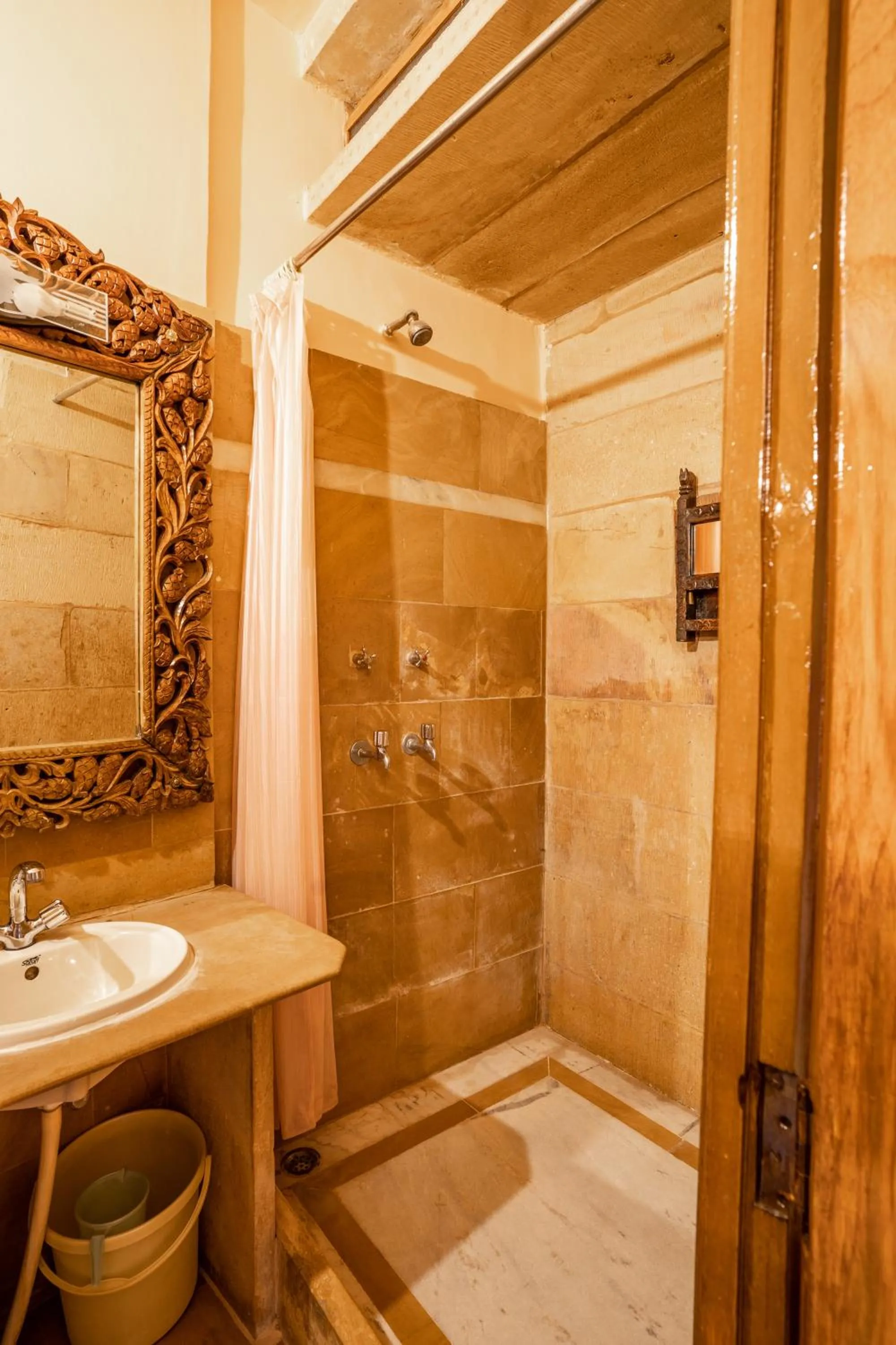Shower in Hotel Garh Jaisal Haveli