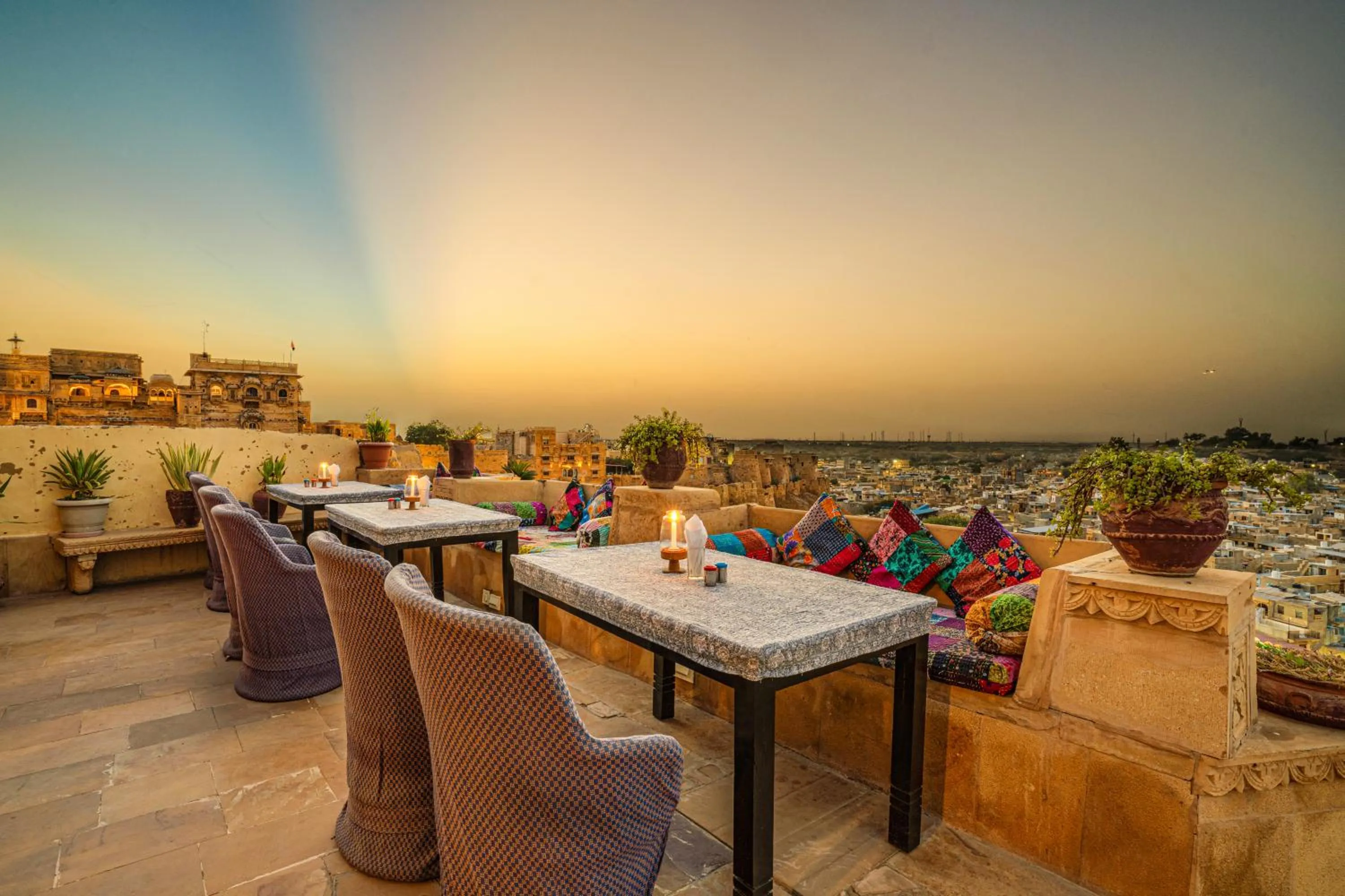 Restaurant/places to eat in Hotel Garh Jaisal Haveli