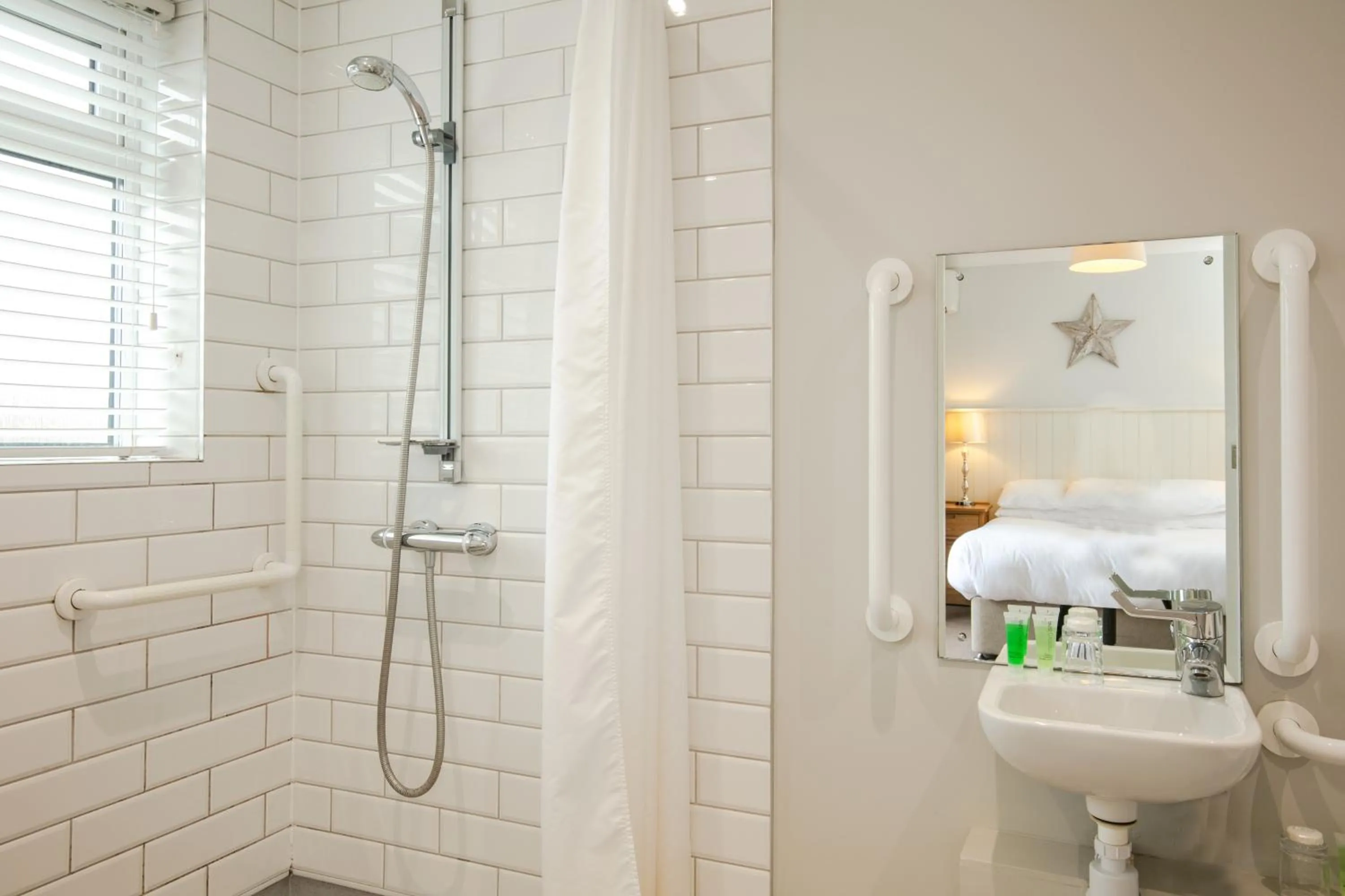 Bathroom in George Hotel, BW Signature Collection