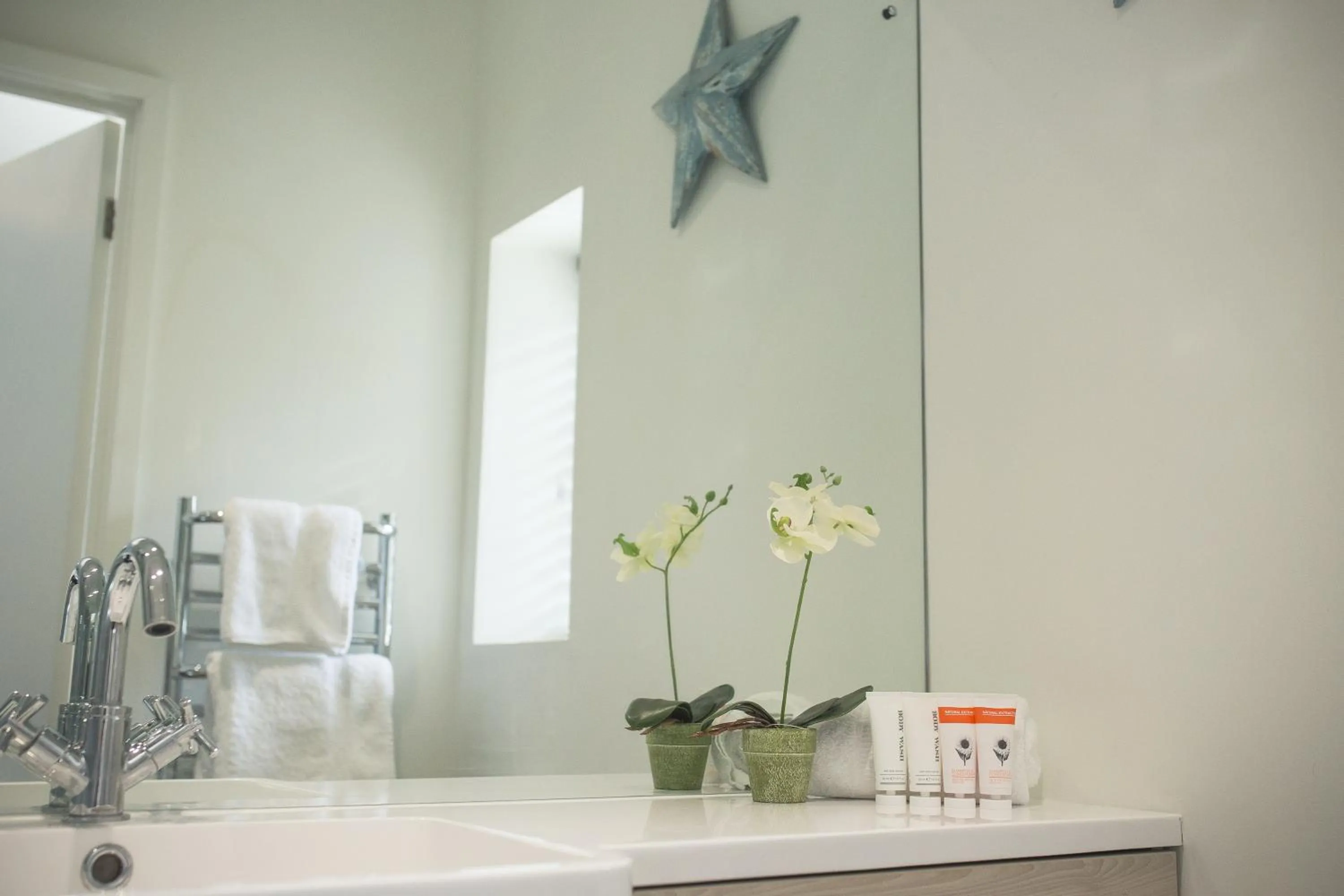 Toilet in George Hotel, BW Signature Collection