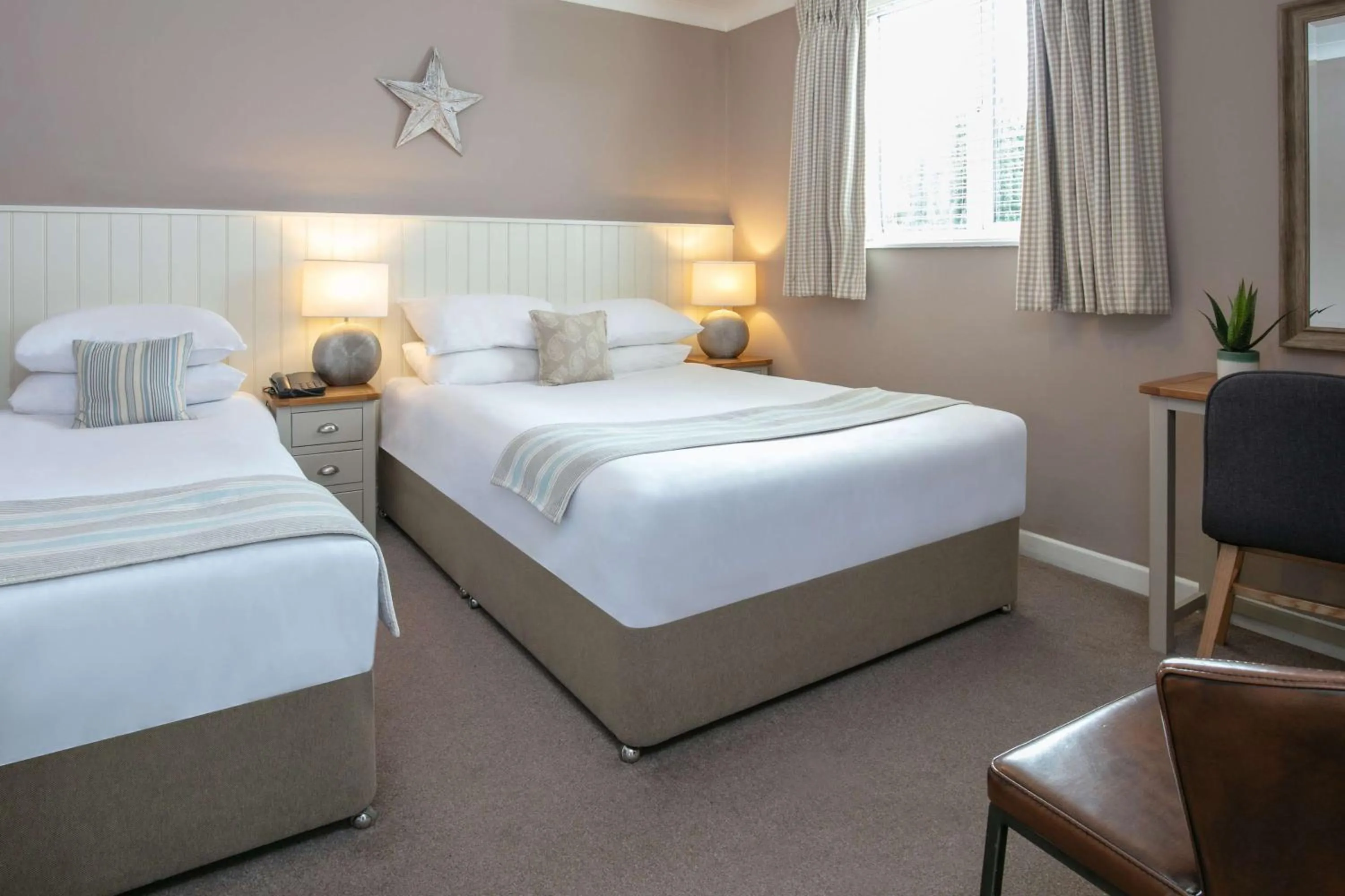 Bedroom, Bed in George Hotel, BW Signature Collection