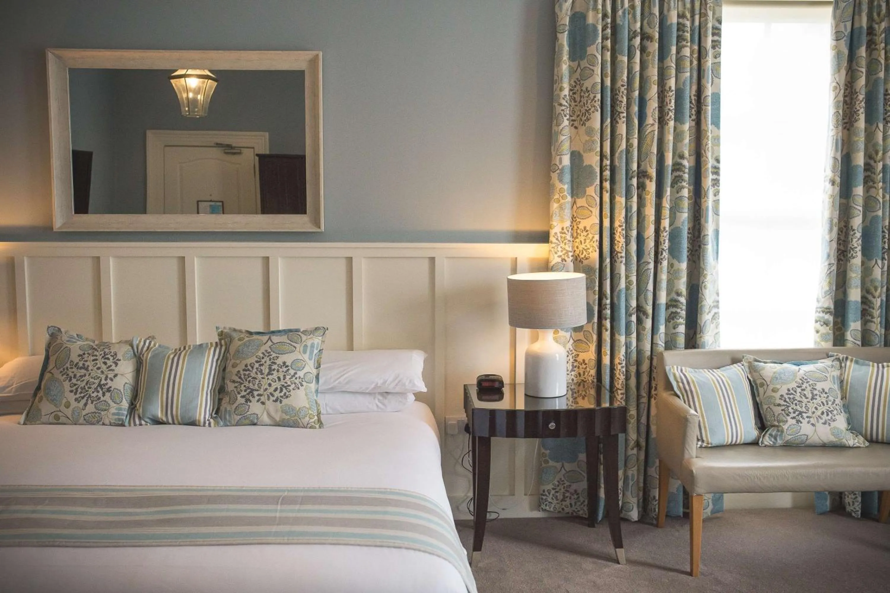 Bedroom, Bed in George Hotel, BW Signature Collection