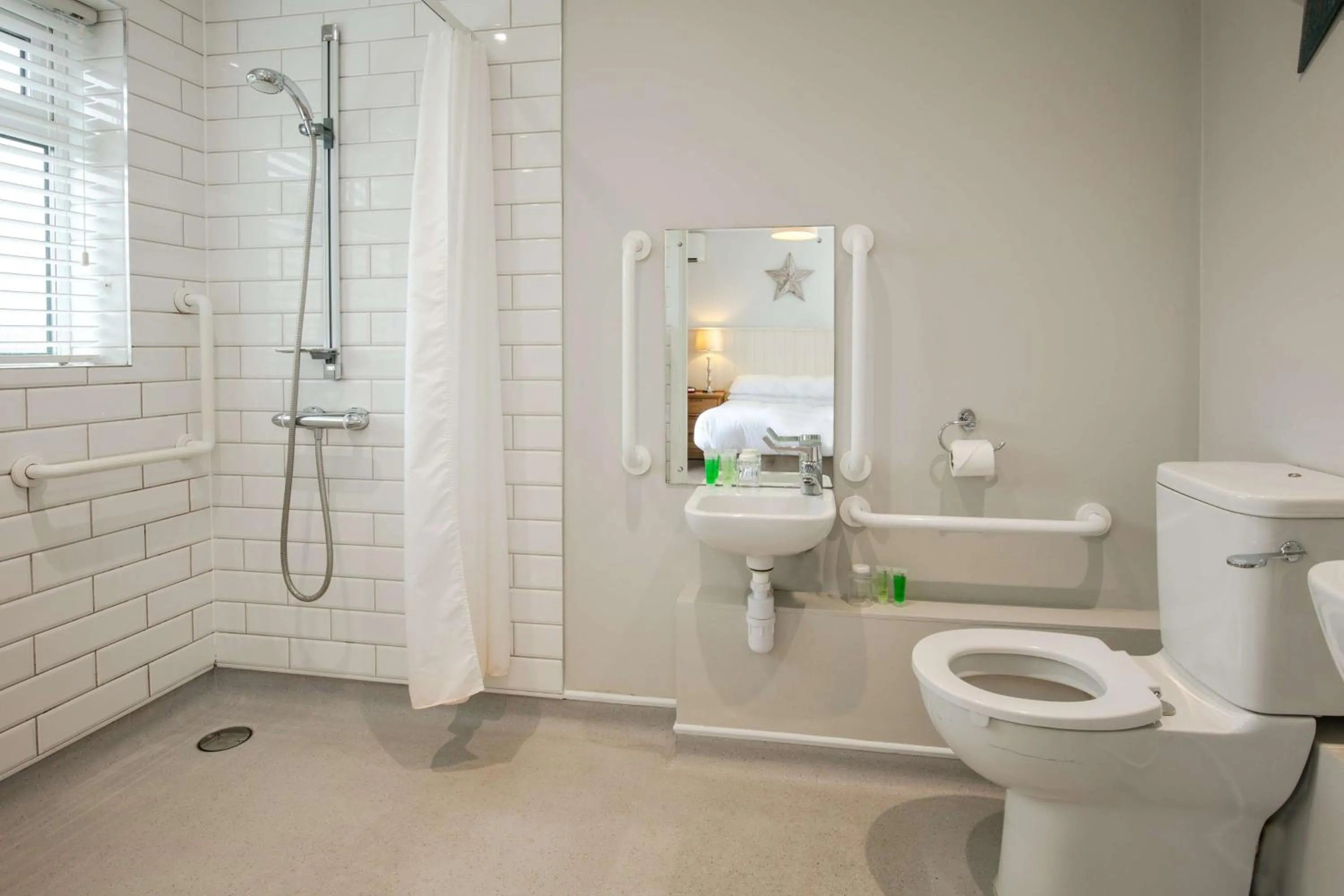 Bedroom in George Hotel, BW Signature Collection