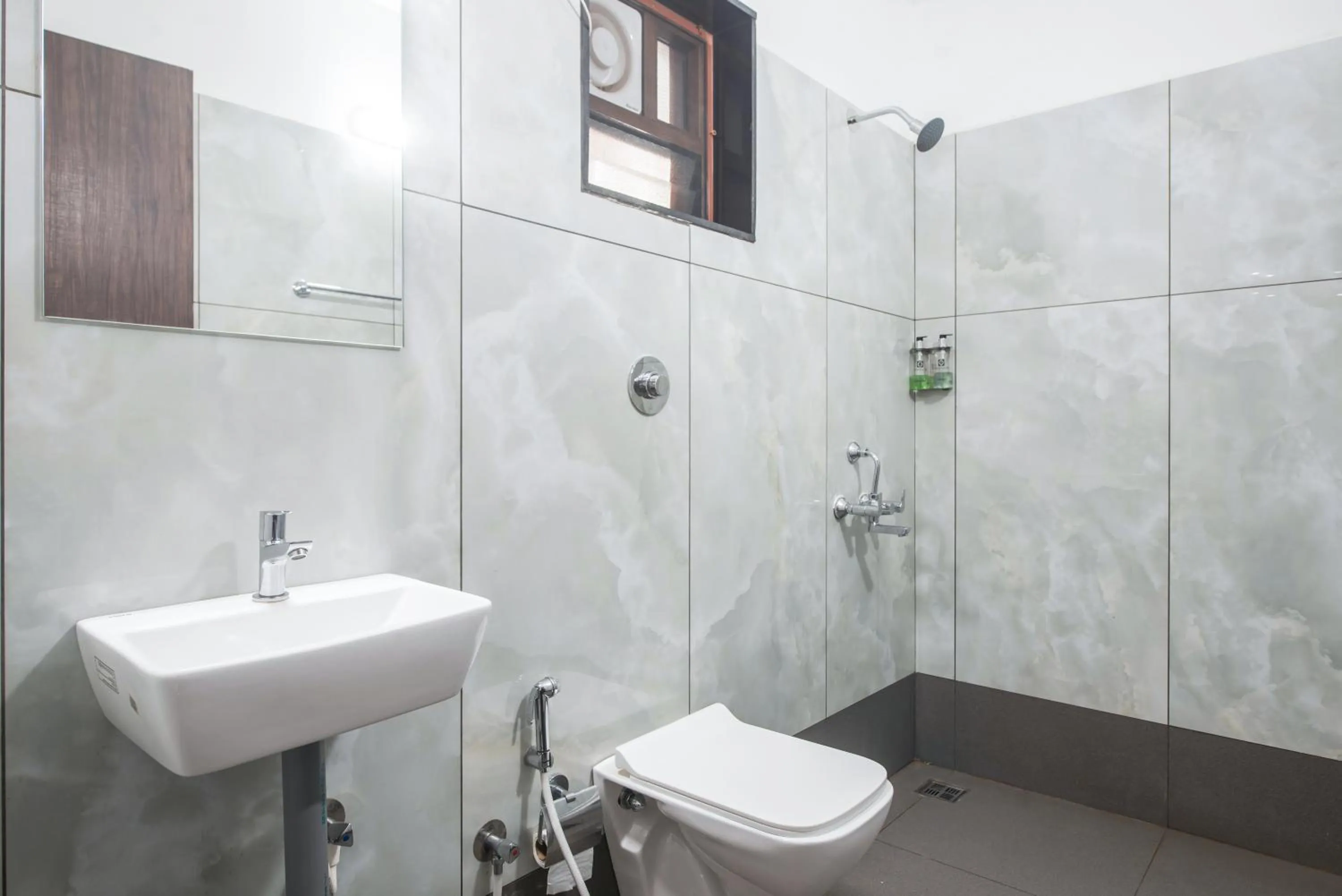 Shower in Shoolin Palace