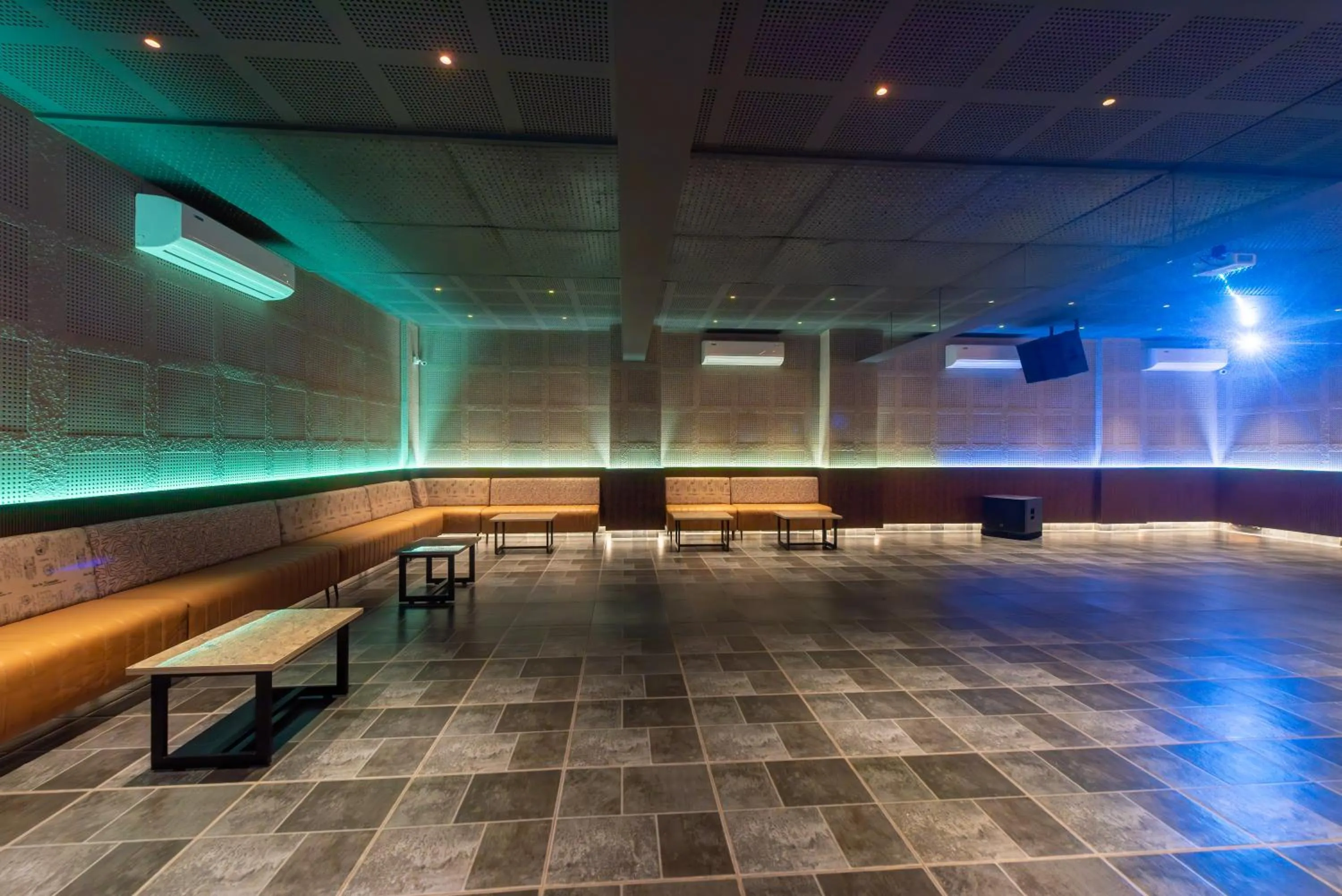 Nightclub / DJ in Shoolin Palace