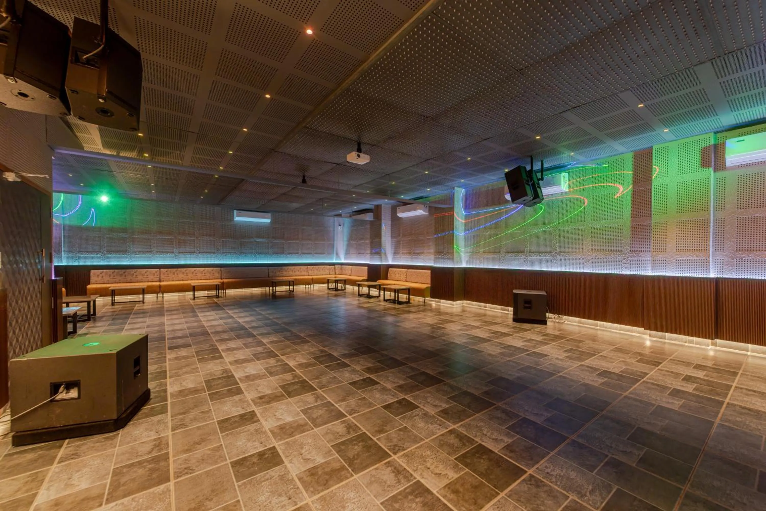 Nightclub / DJ in Shoolin Palace