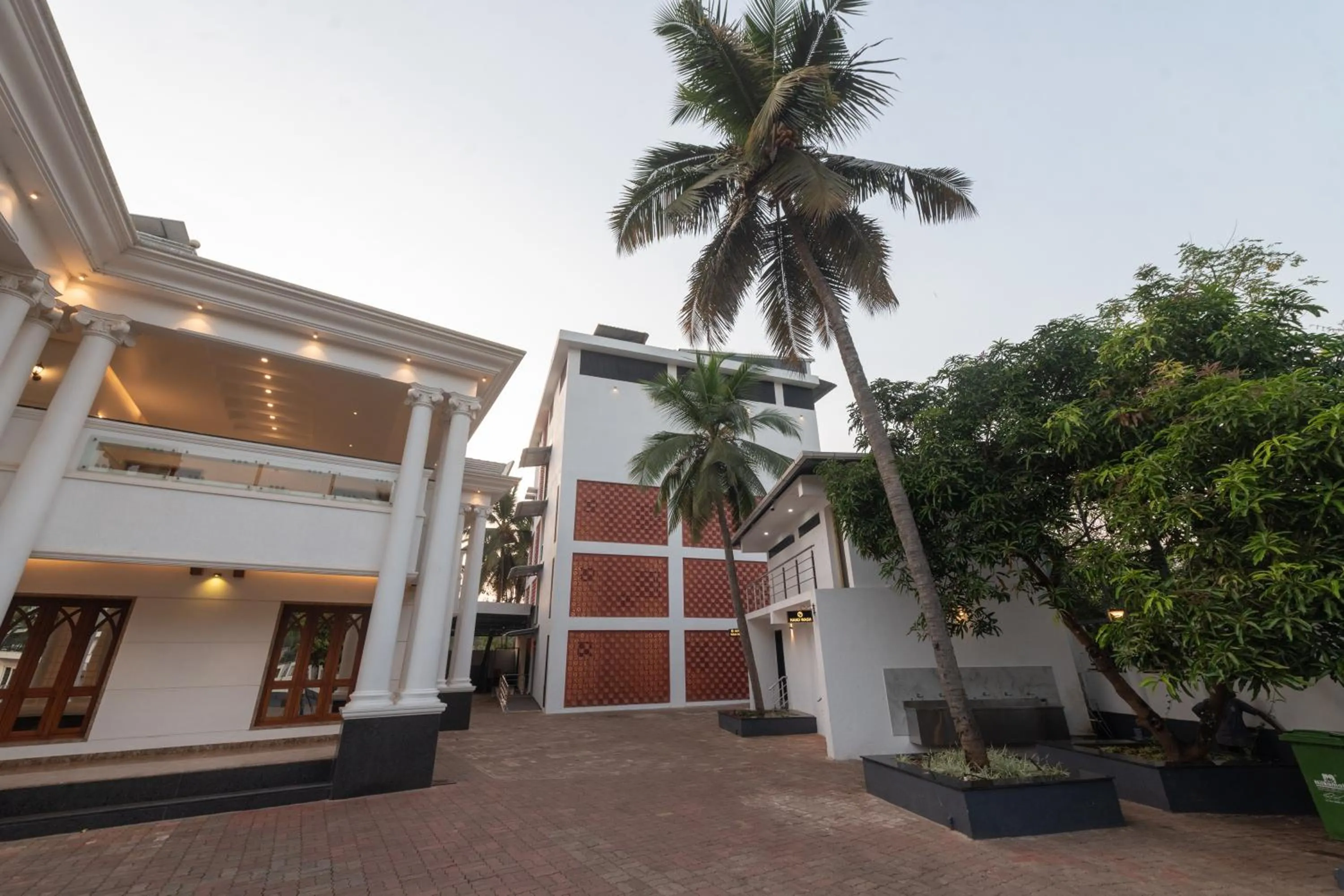 Property building in Shoolin Palace