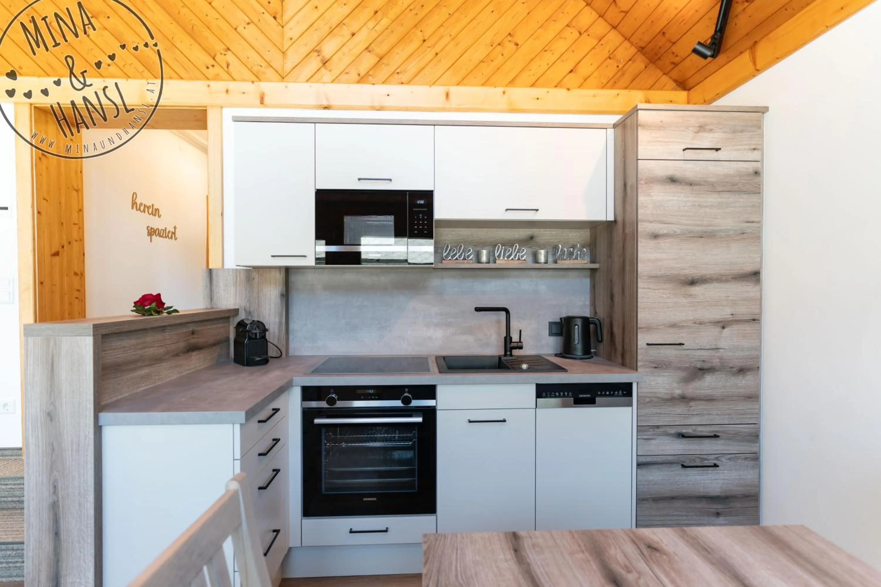 Kitchen or kitchenette in Mina&Hansl