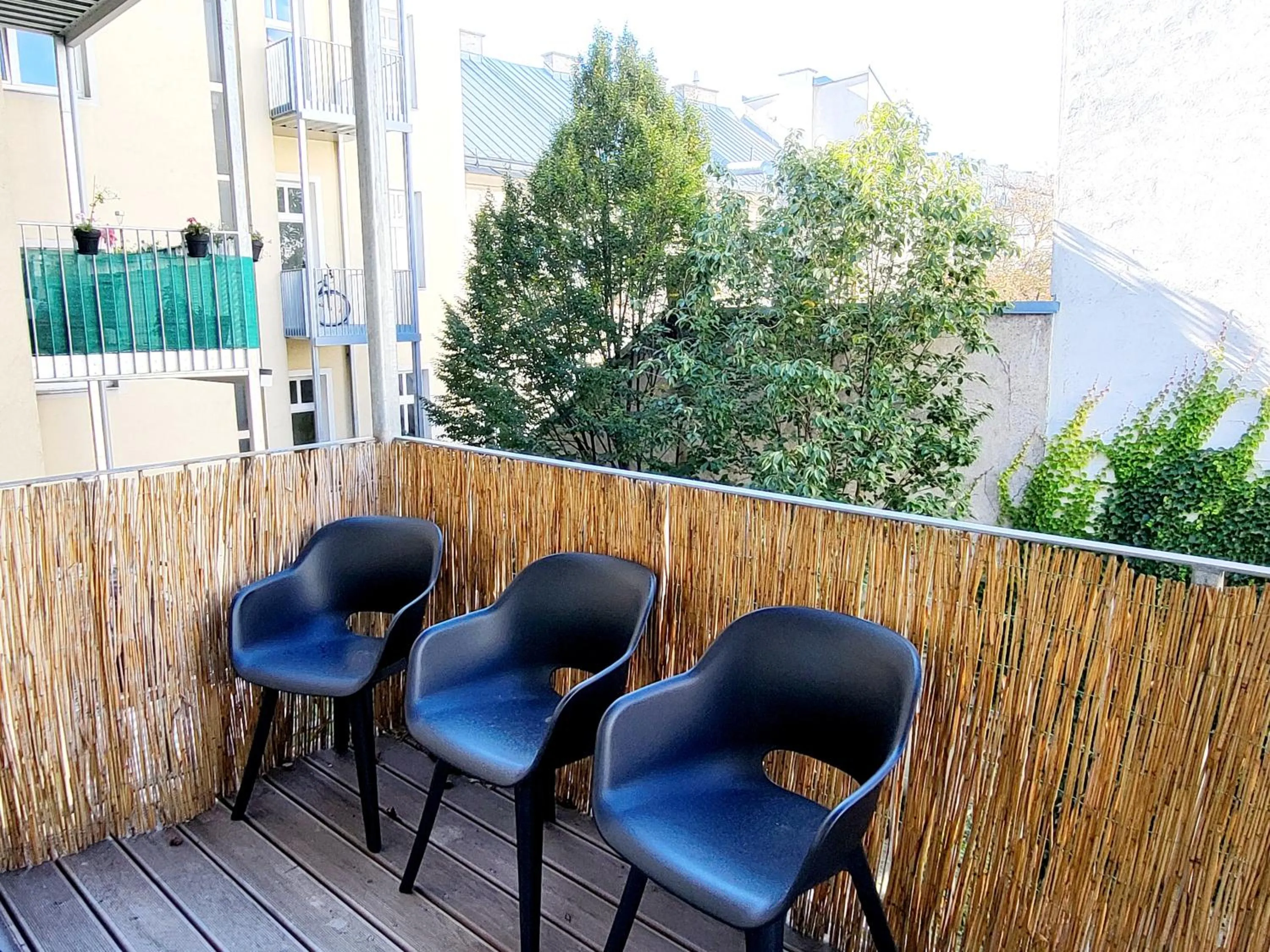 Sunny apartment with 1 balcony