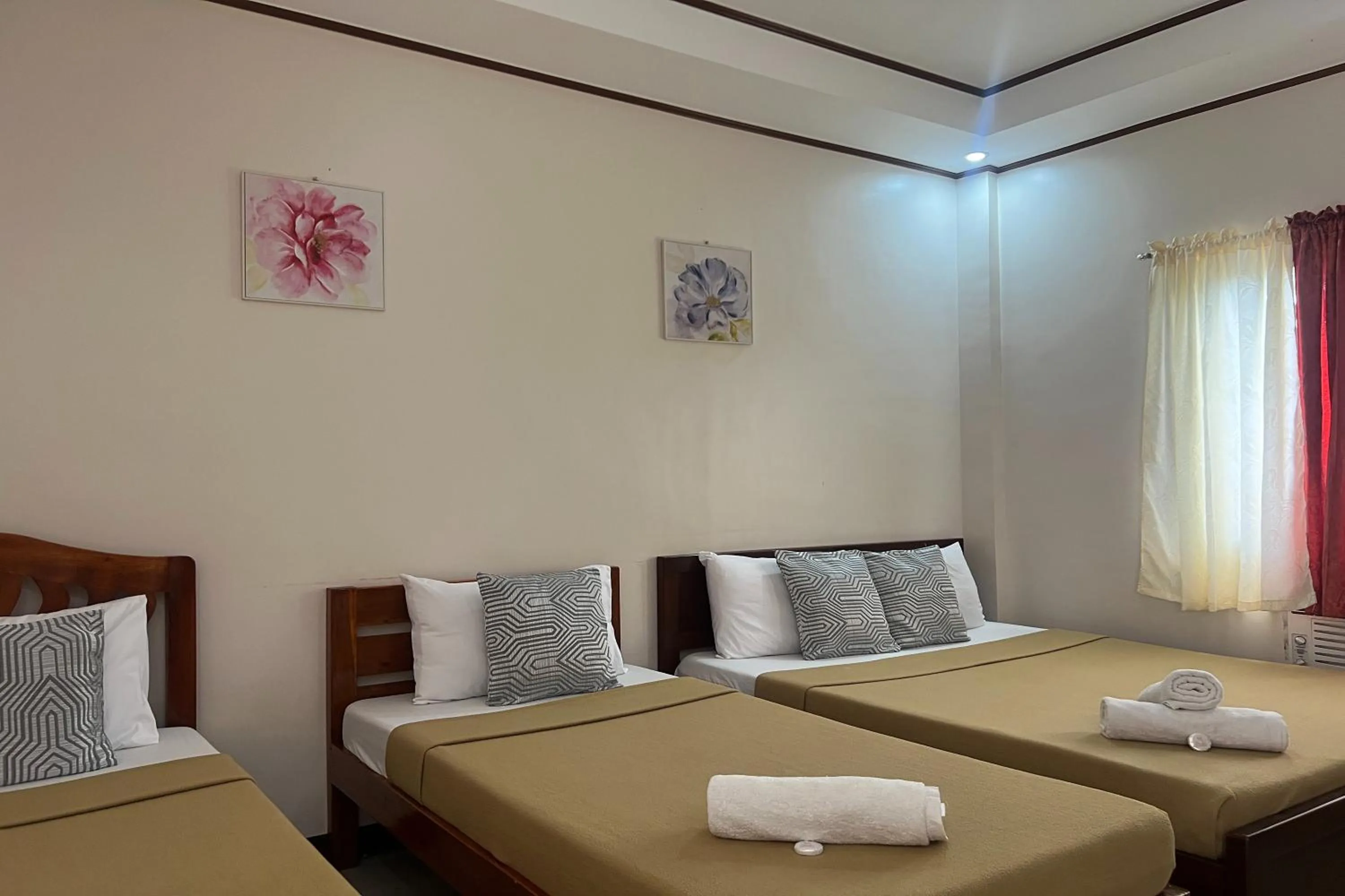 Bed in Dinah's Tourist Inn Puerto Princesa