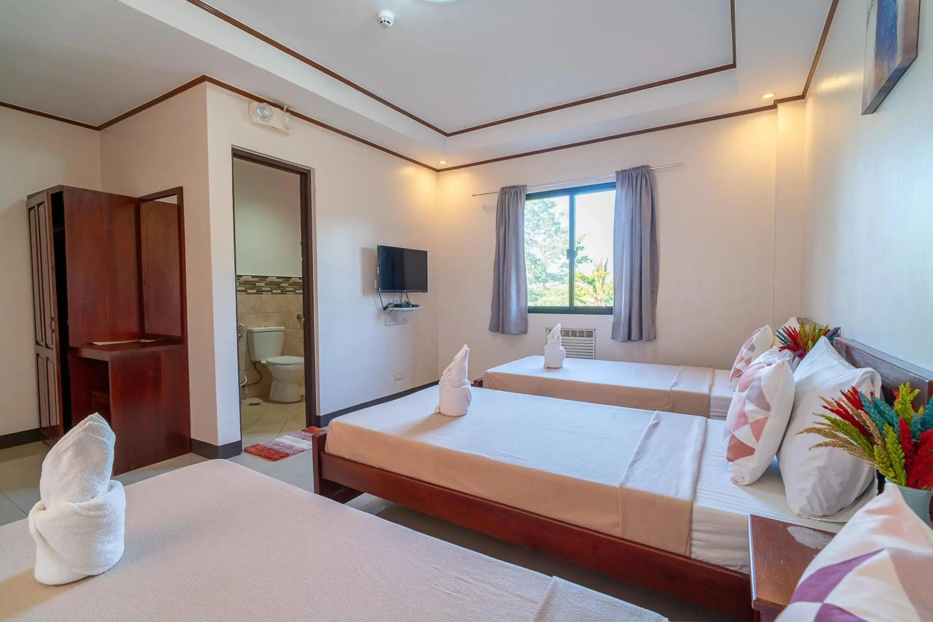 Triple Room in Dinah's Tourist Inn Puerto Princesa Triple Room in Dinah's Tourist Inn Puerto Princesa