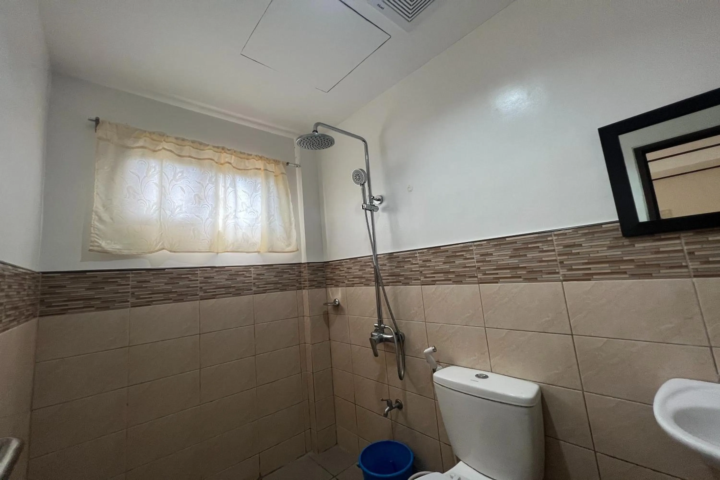 Bathroom in Dinah's Tourist Inn Puerto Princesa