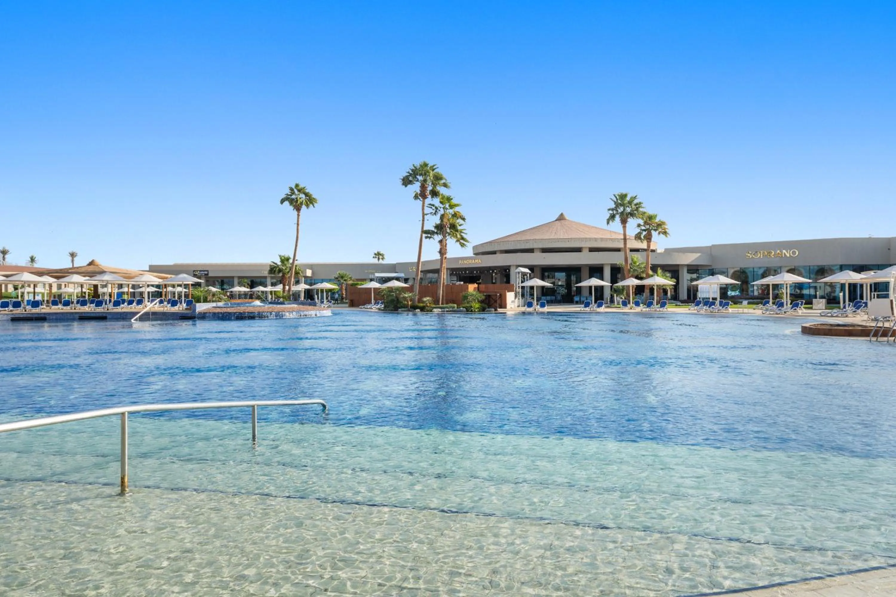 Swimming pool in Pickalbatros Golf Luxury Suites - All Inclusive